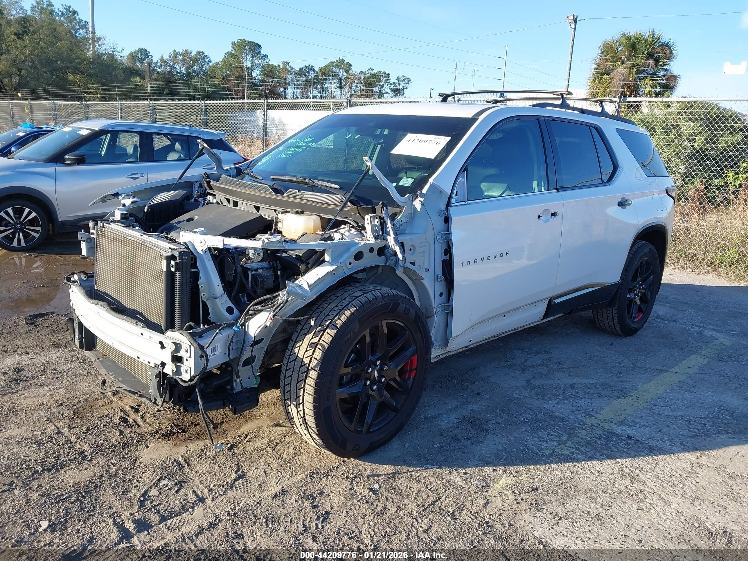 CHEVROLET TRAVERSE image 2