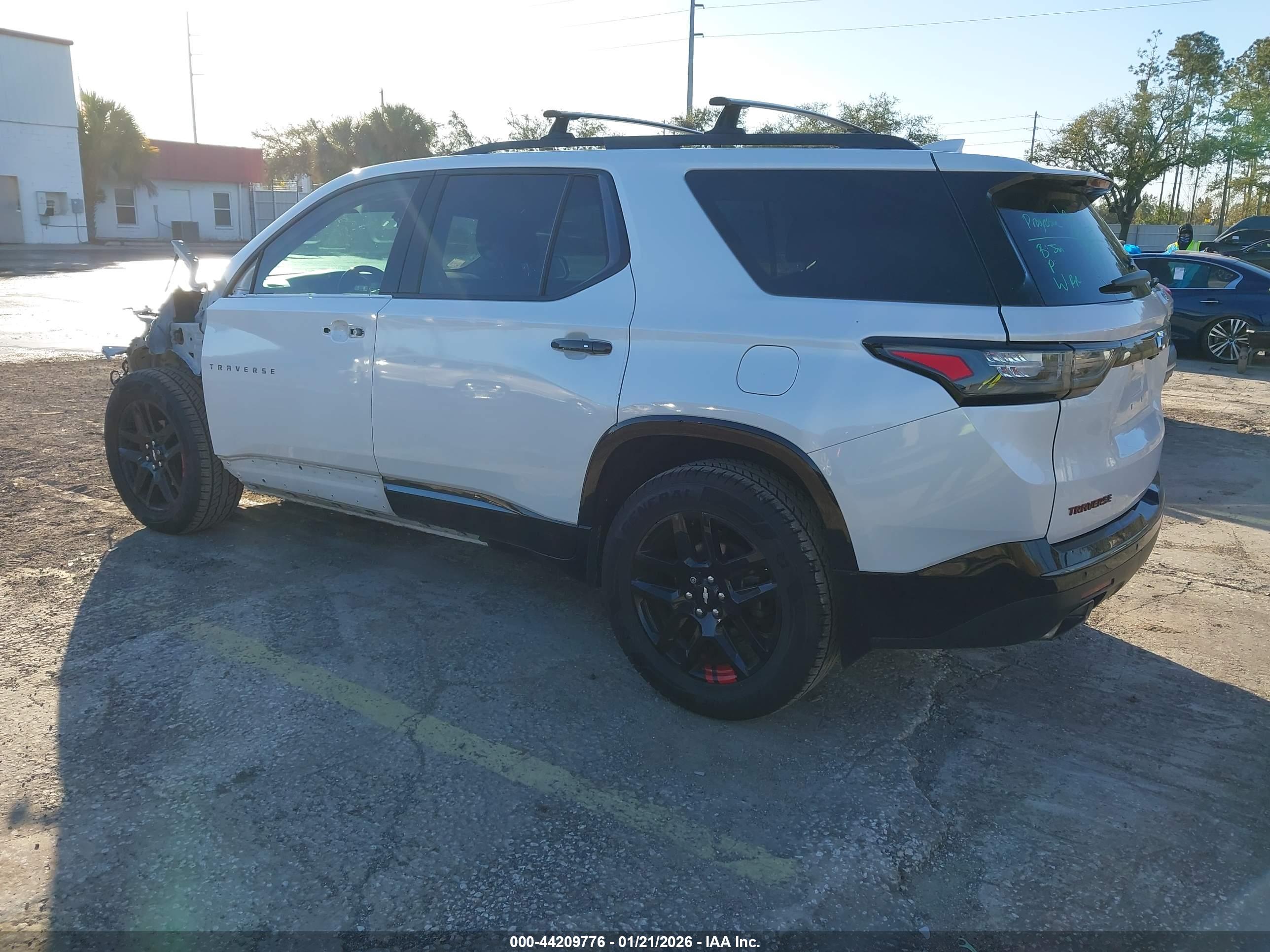 CHEVROLET TRAVERSE image 3