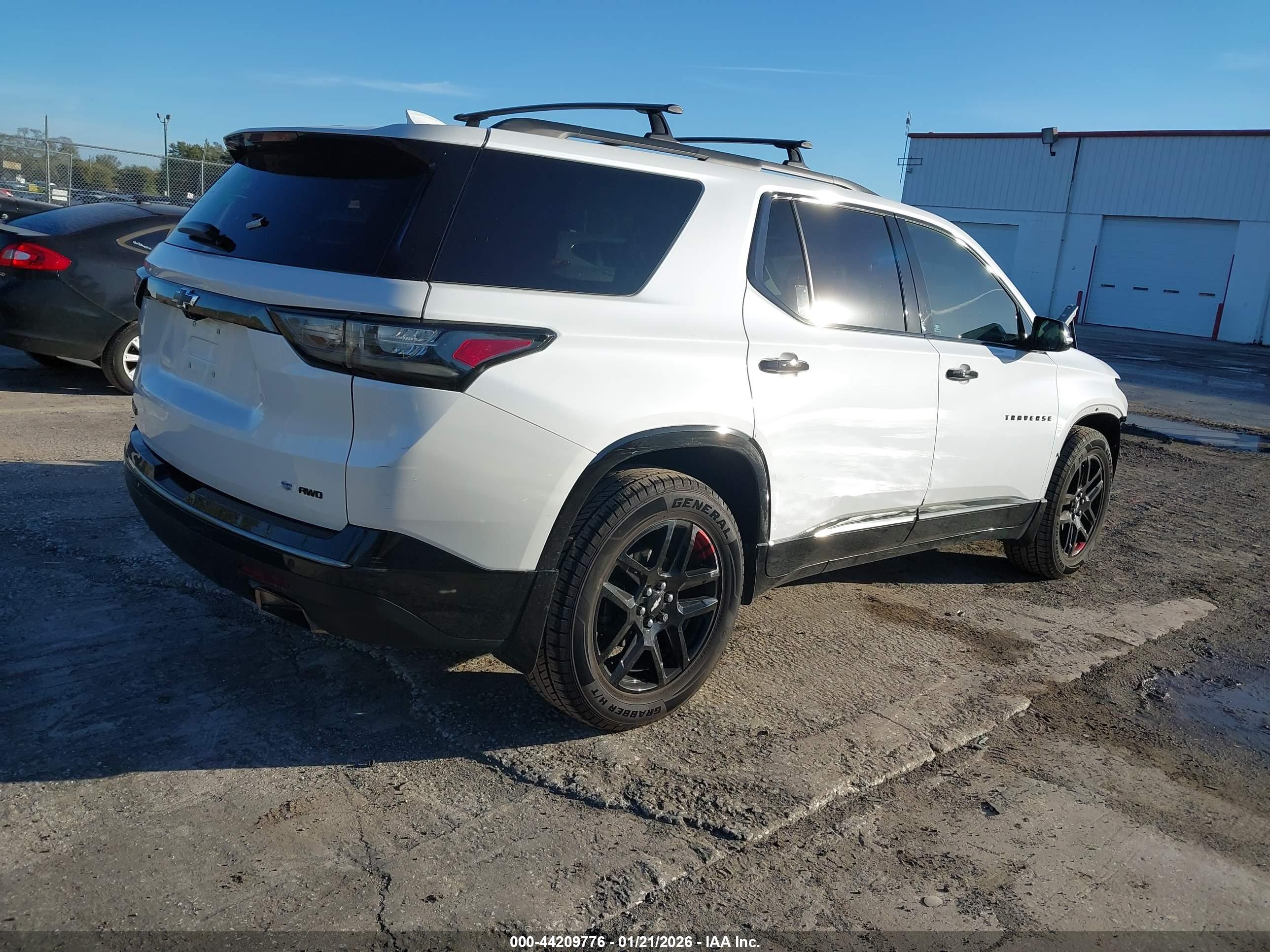 CHEVROLET TRAVERSE image 4