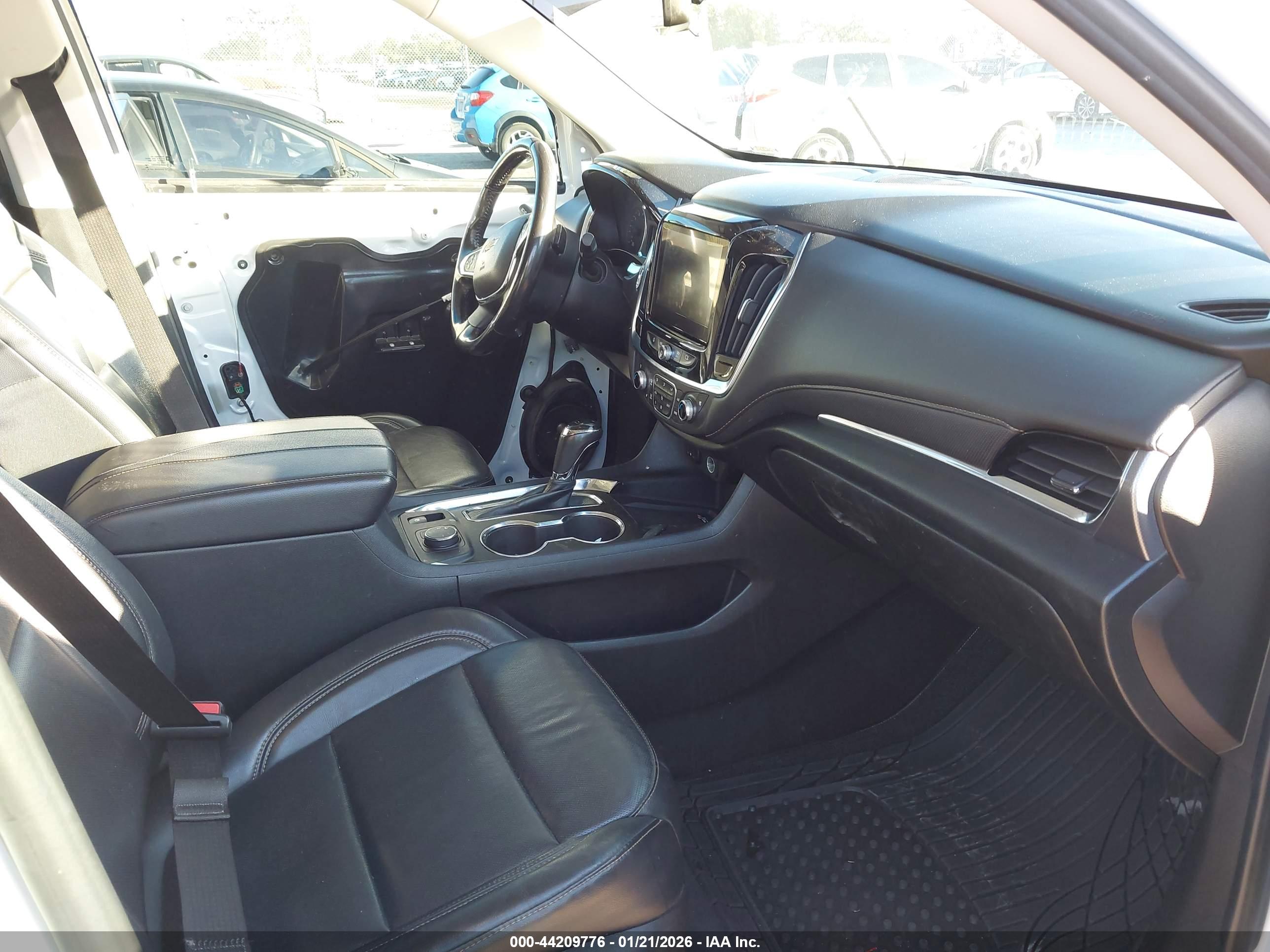 CHEVROLET TRAVERSE image 5