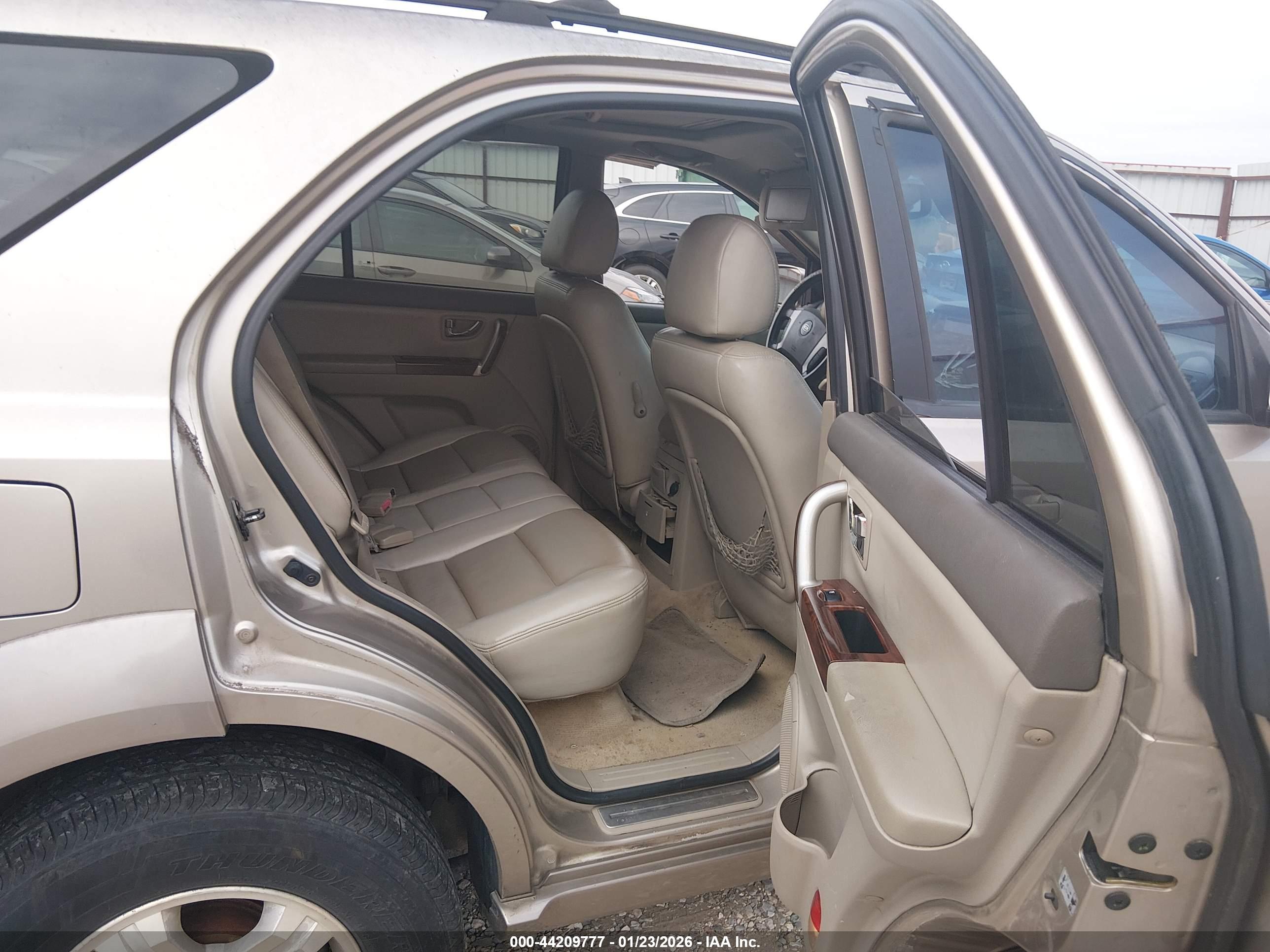 KIA SORENTO image 8