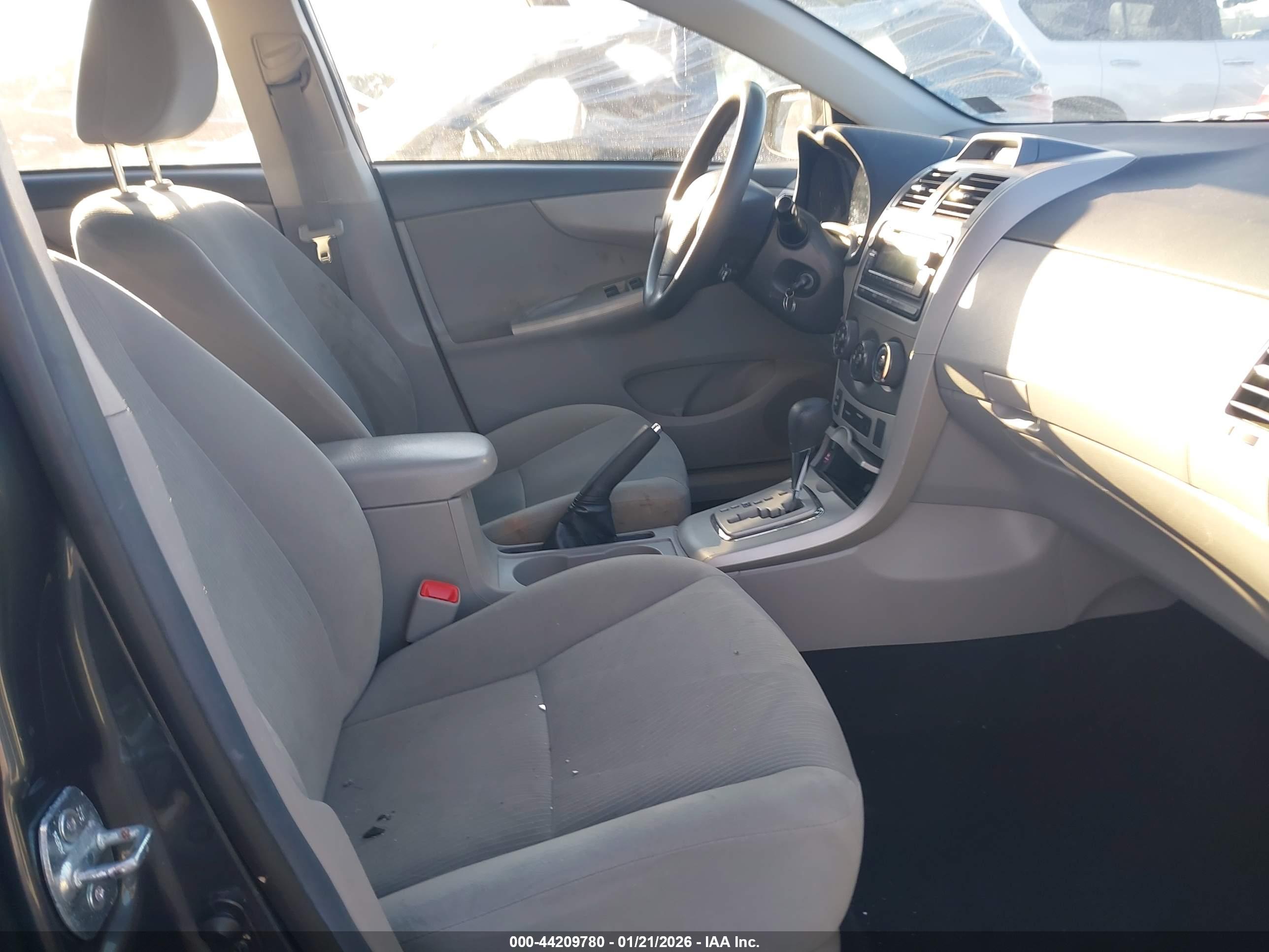 TOYOTA COROLLA image 5