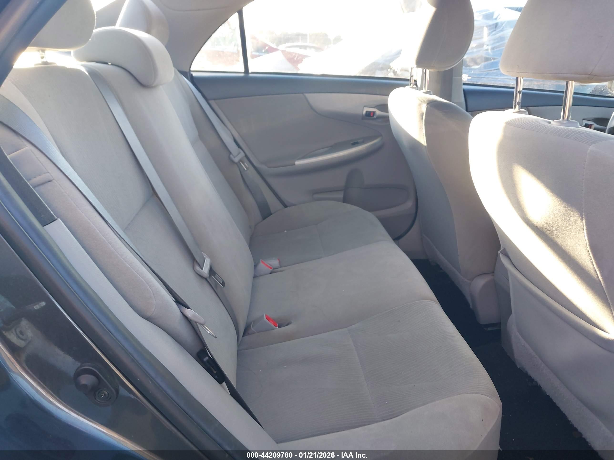 TOYOTA COROLLA image 8
