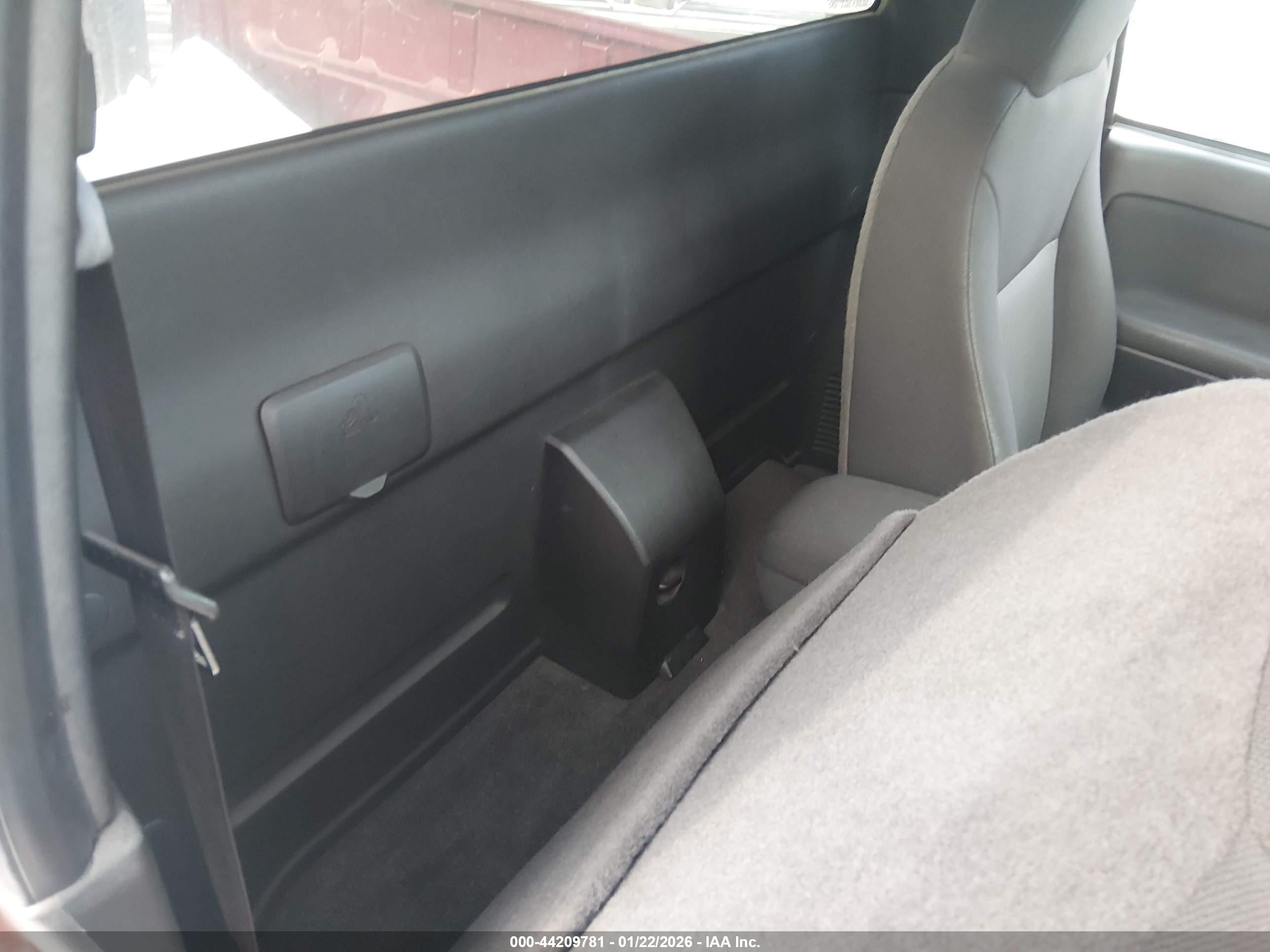 CHEVROLET COLORADO image 8