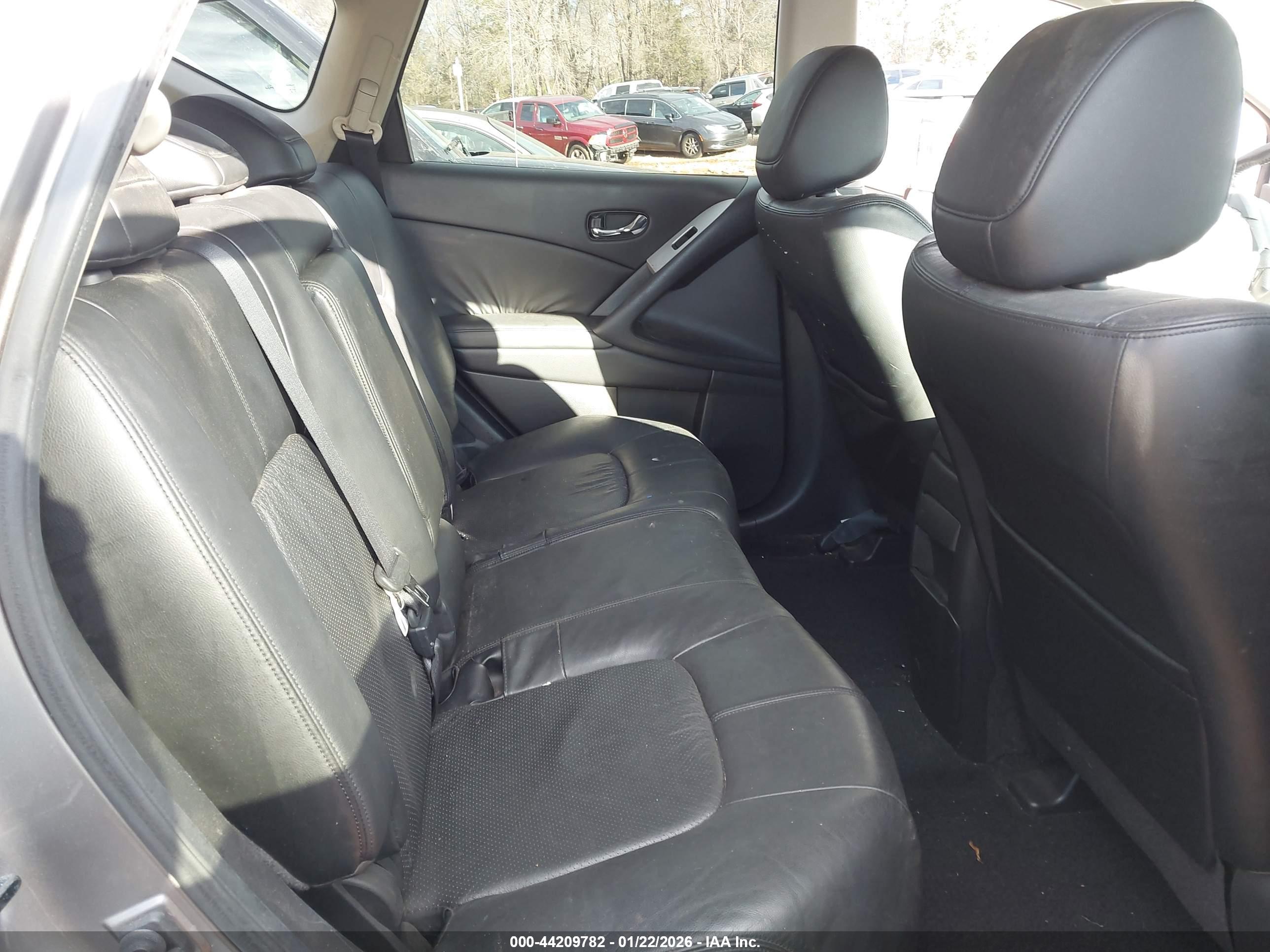 NISSAN MURANO image 8