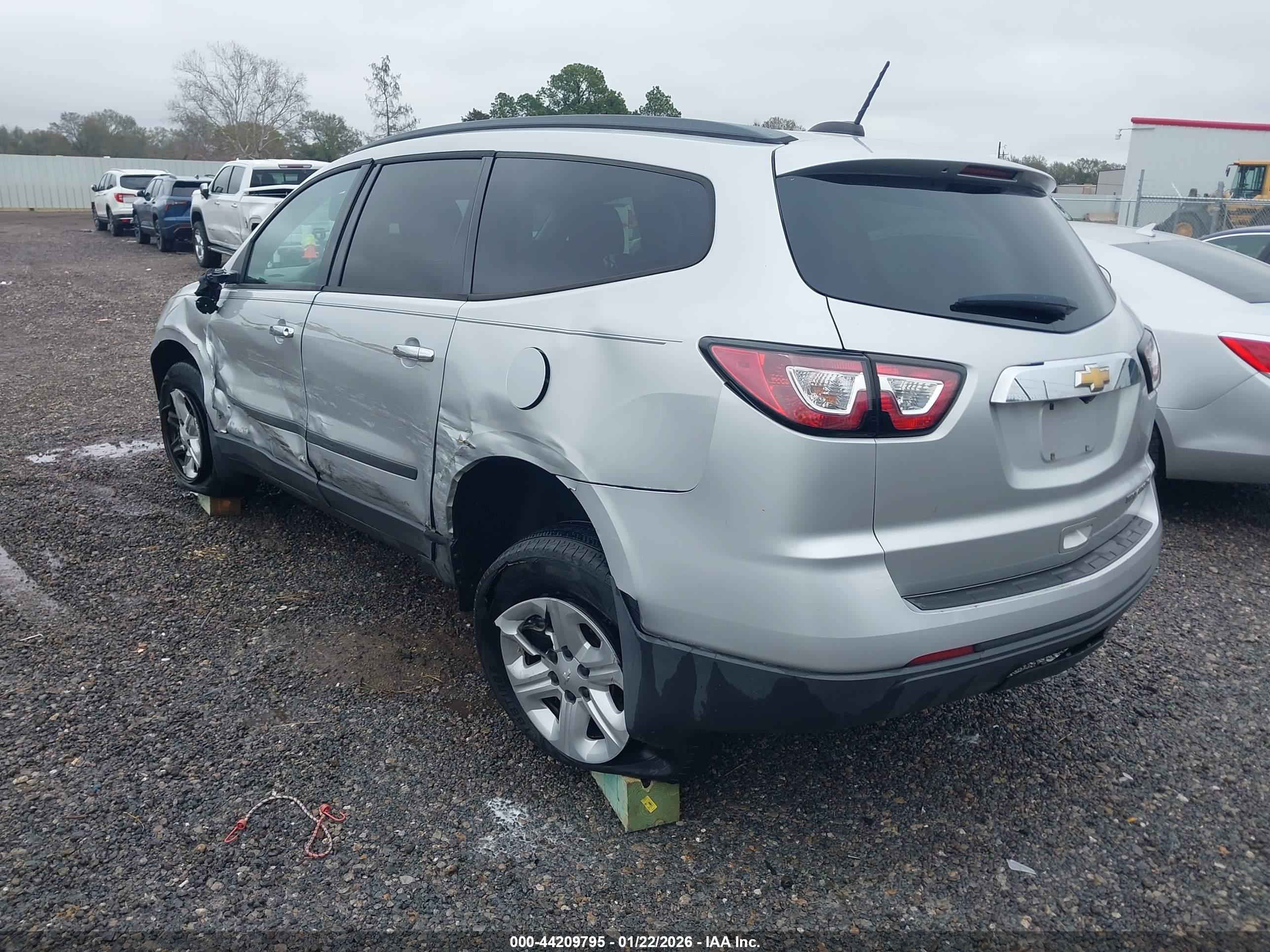 CHEVROLET TRAVERSE image 3