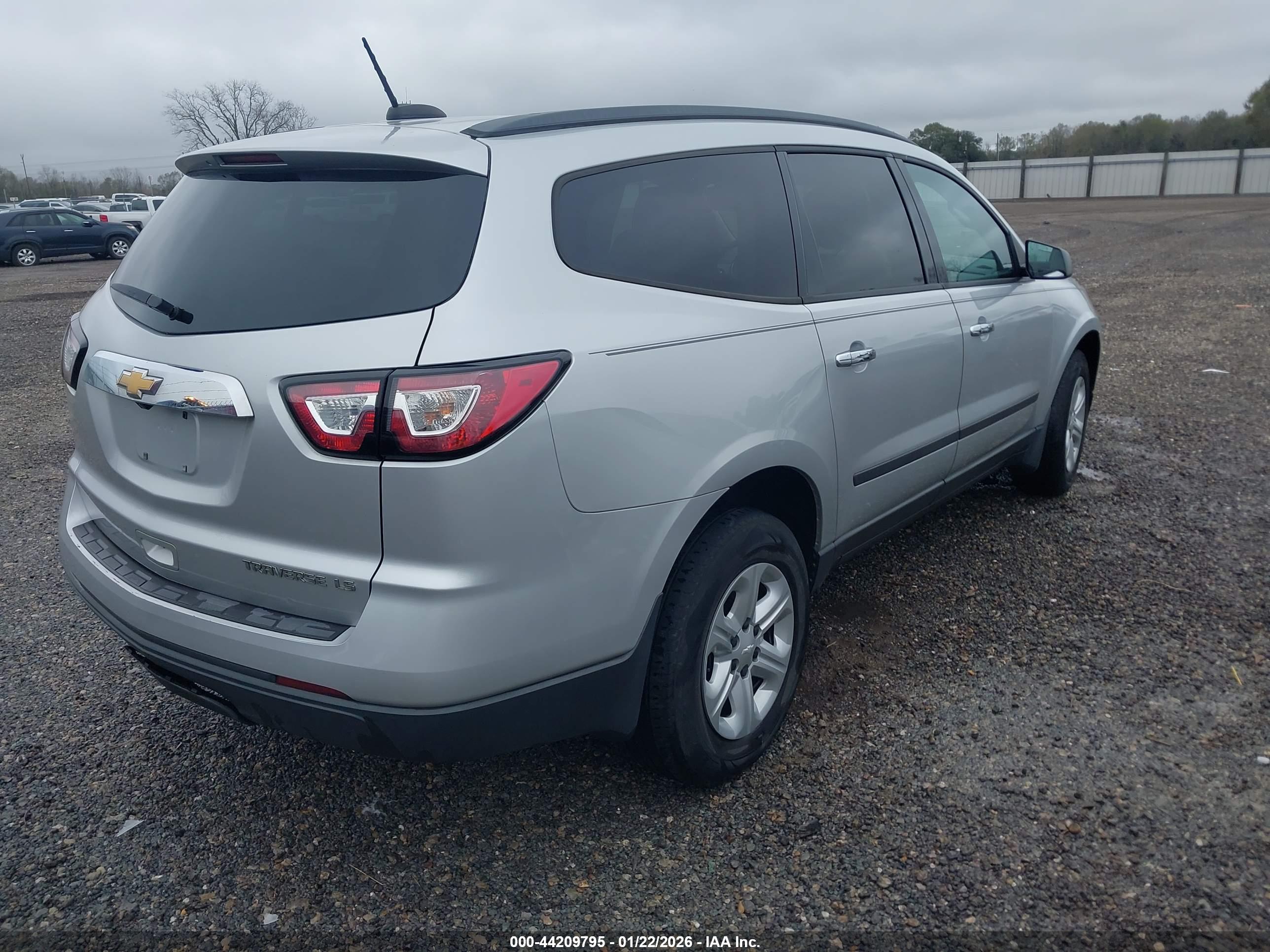 CHEVROLET TRAVERSE image 4