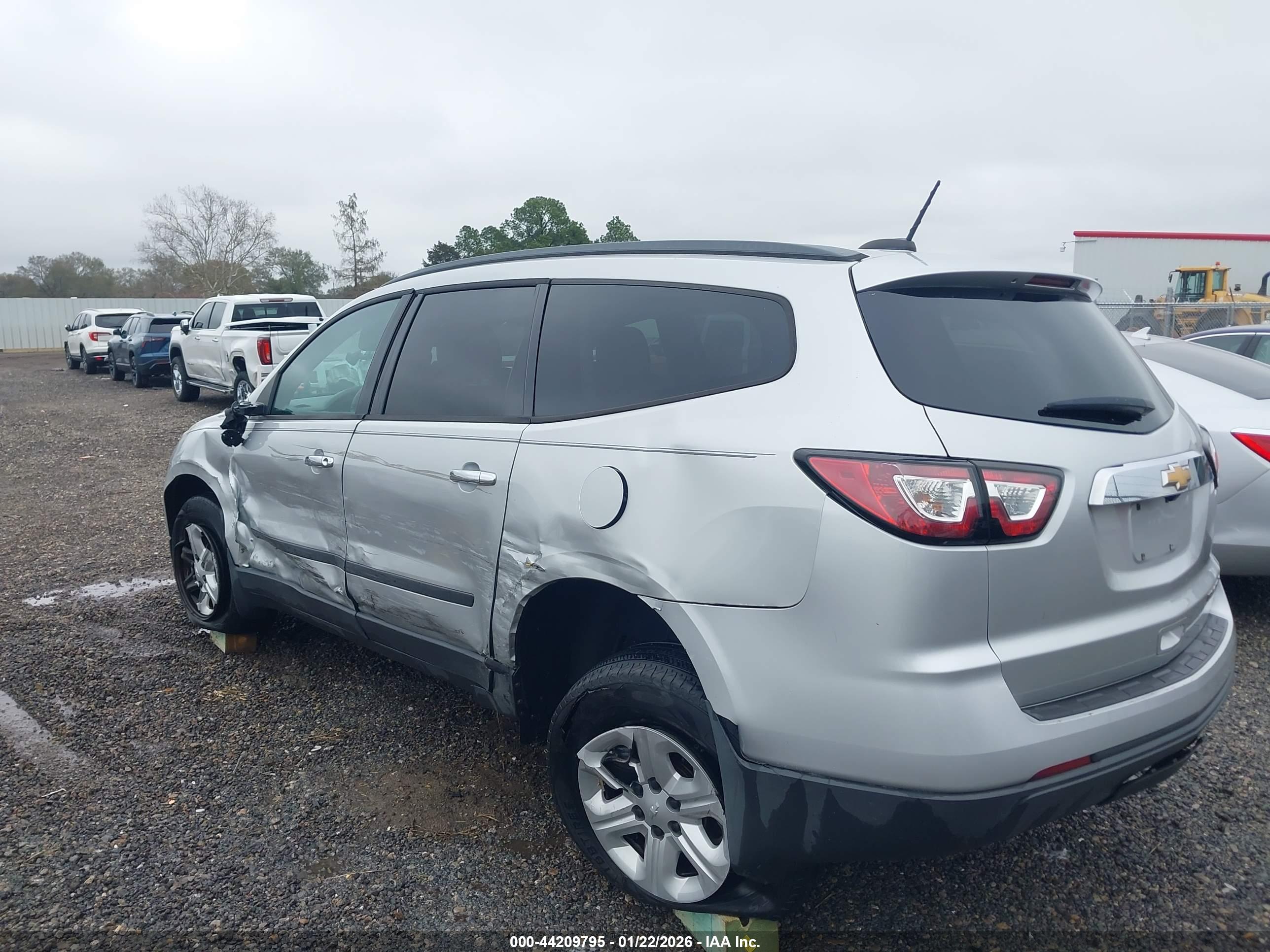 CHEVROLET TRAVERSE image 6