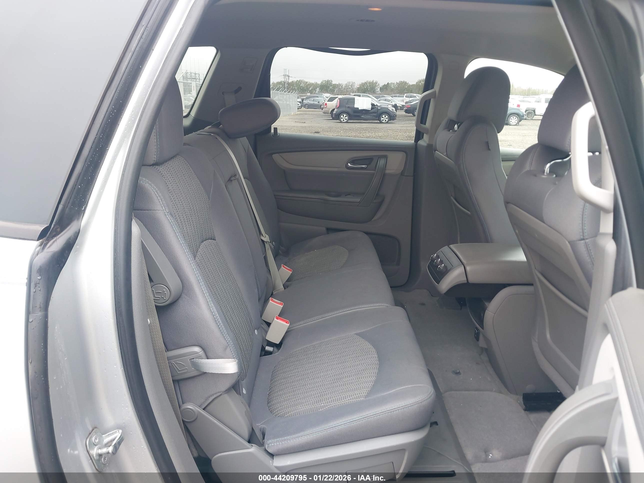 CHEVROLET TRAVERSE image 8