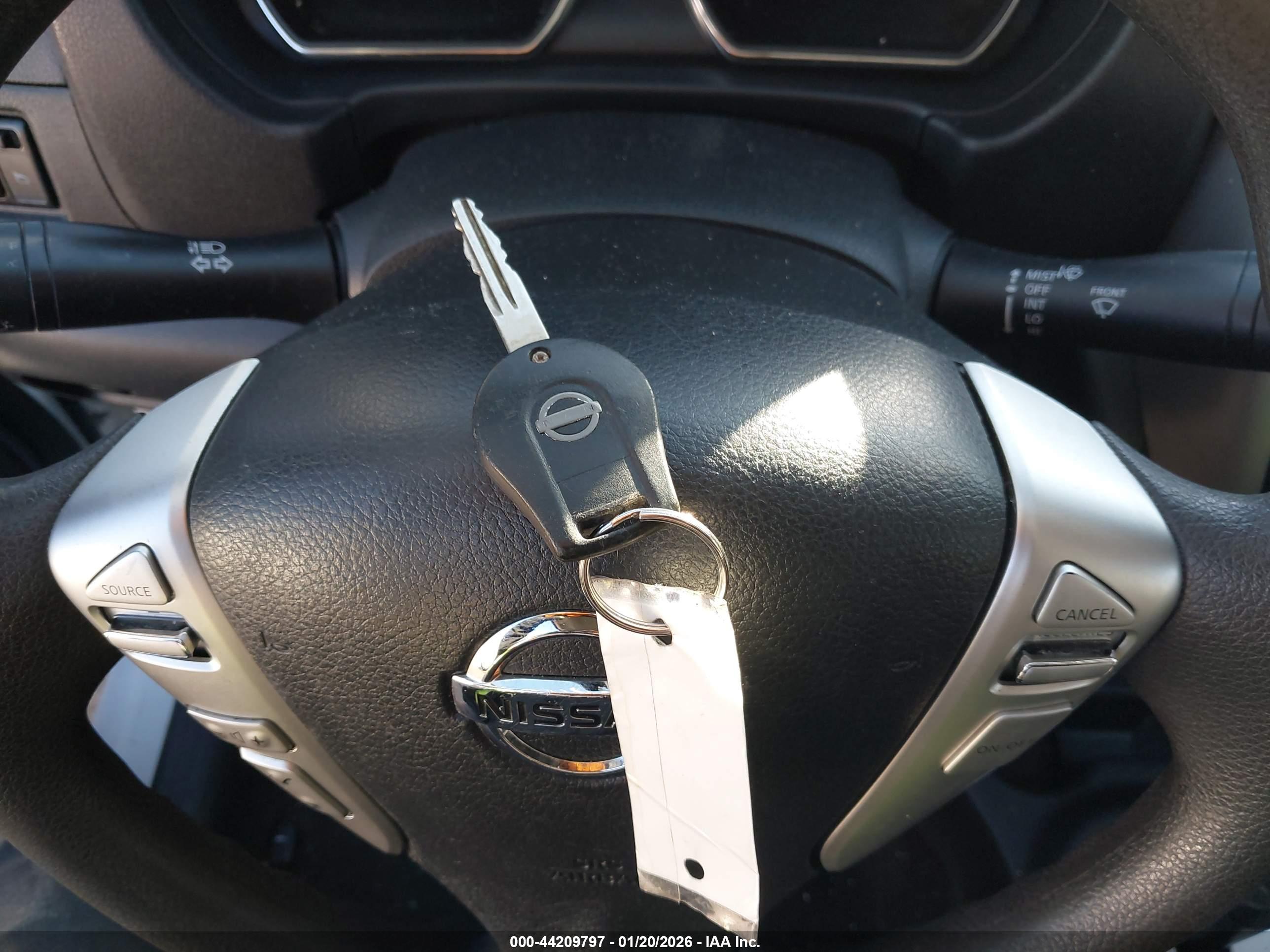 NISSAN VERSA image 11