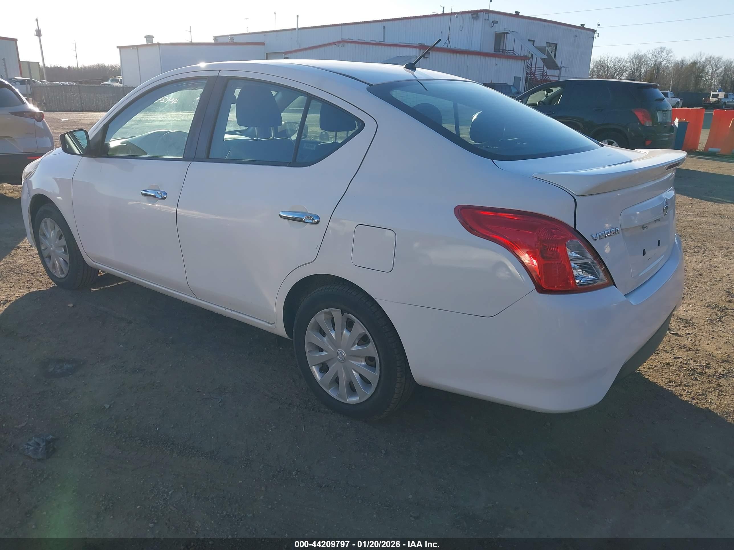 NISSAN VERSA image 3