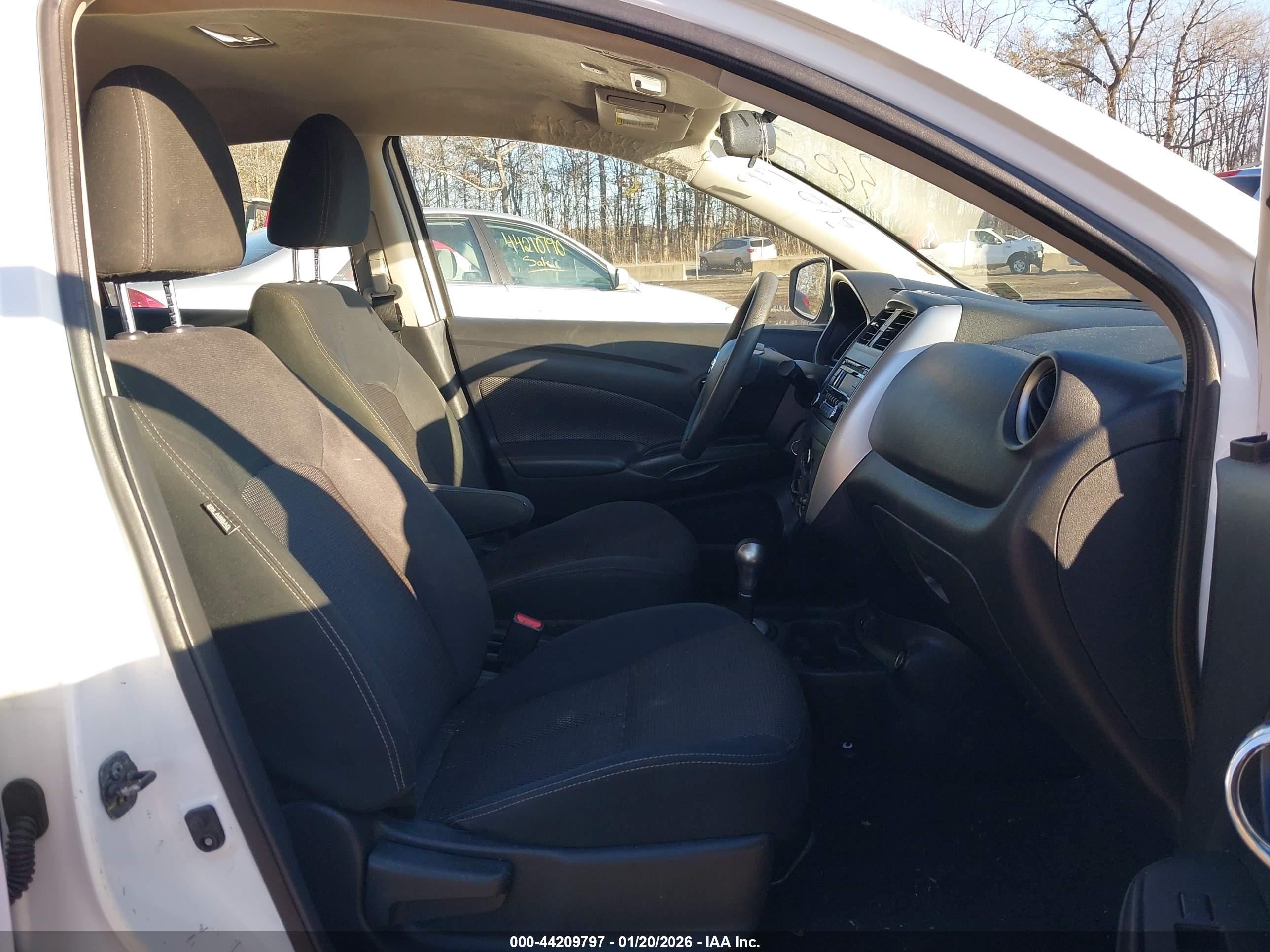 NISSAN VERSA image 5