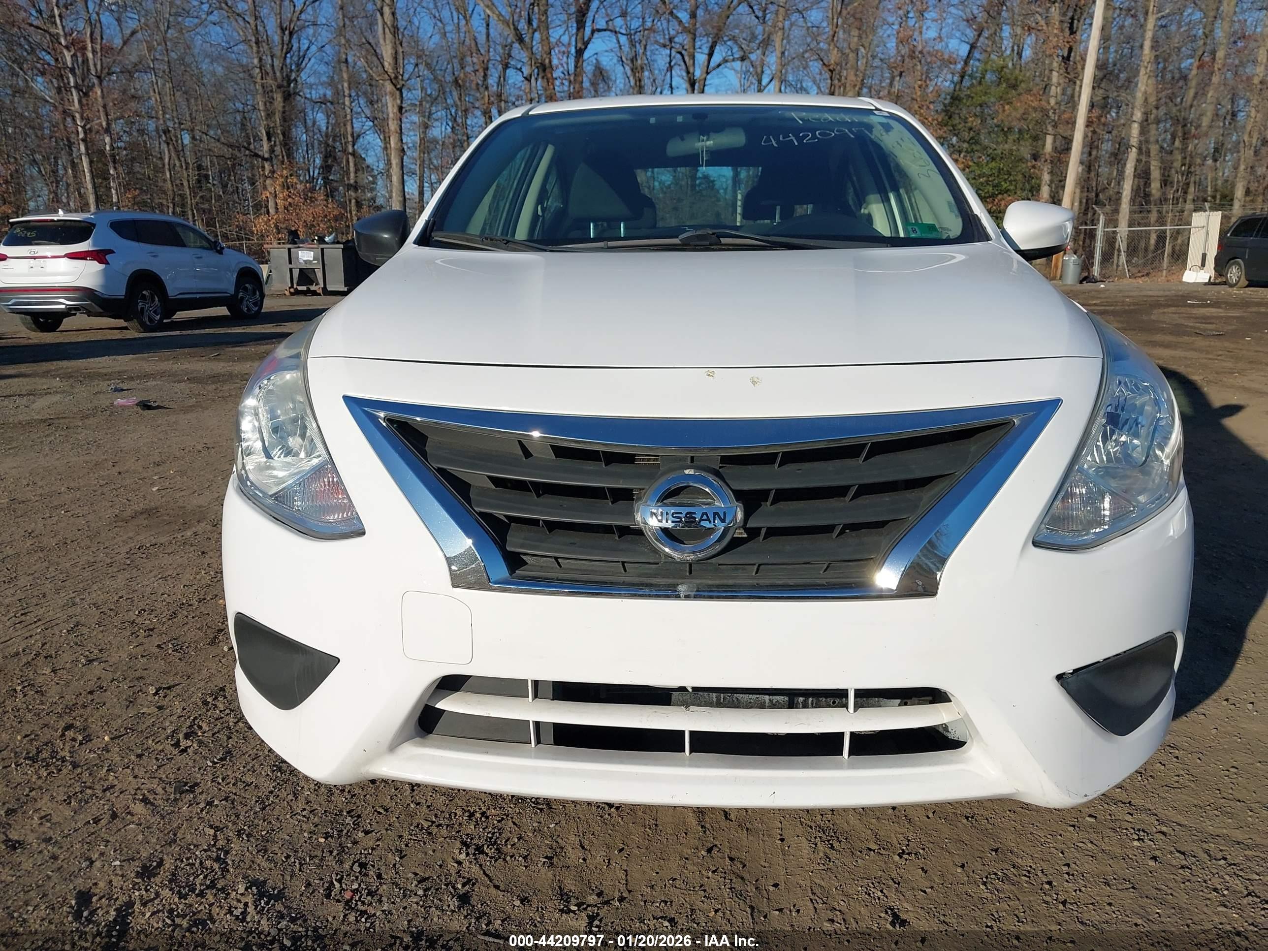 NISSAN VERSA image 6