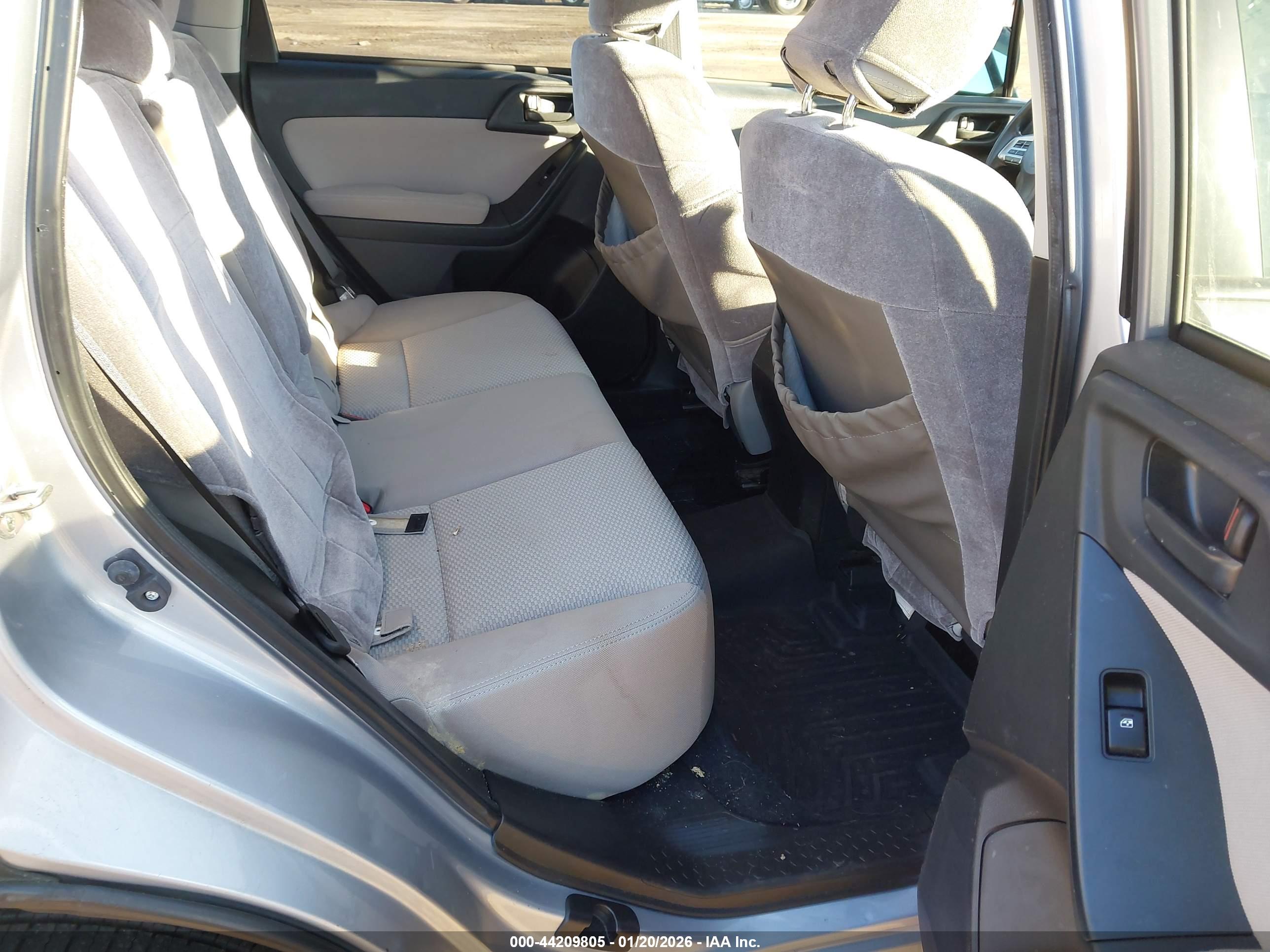 SUBARU FORESTER image 8