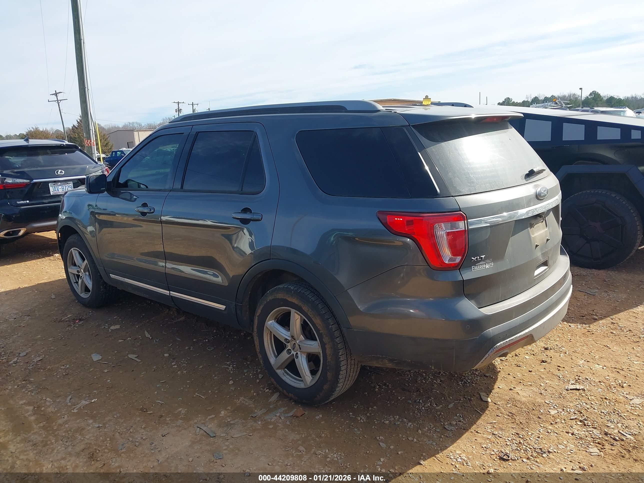 FORD EXPLORER image 3