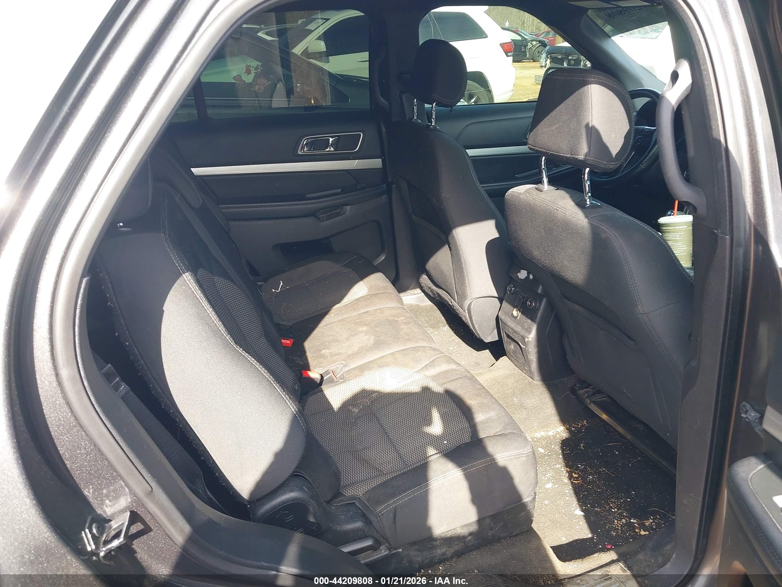 FORD EXPLORER image 8