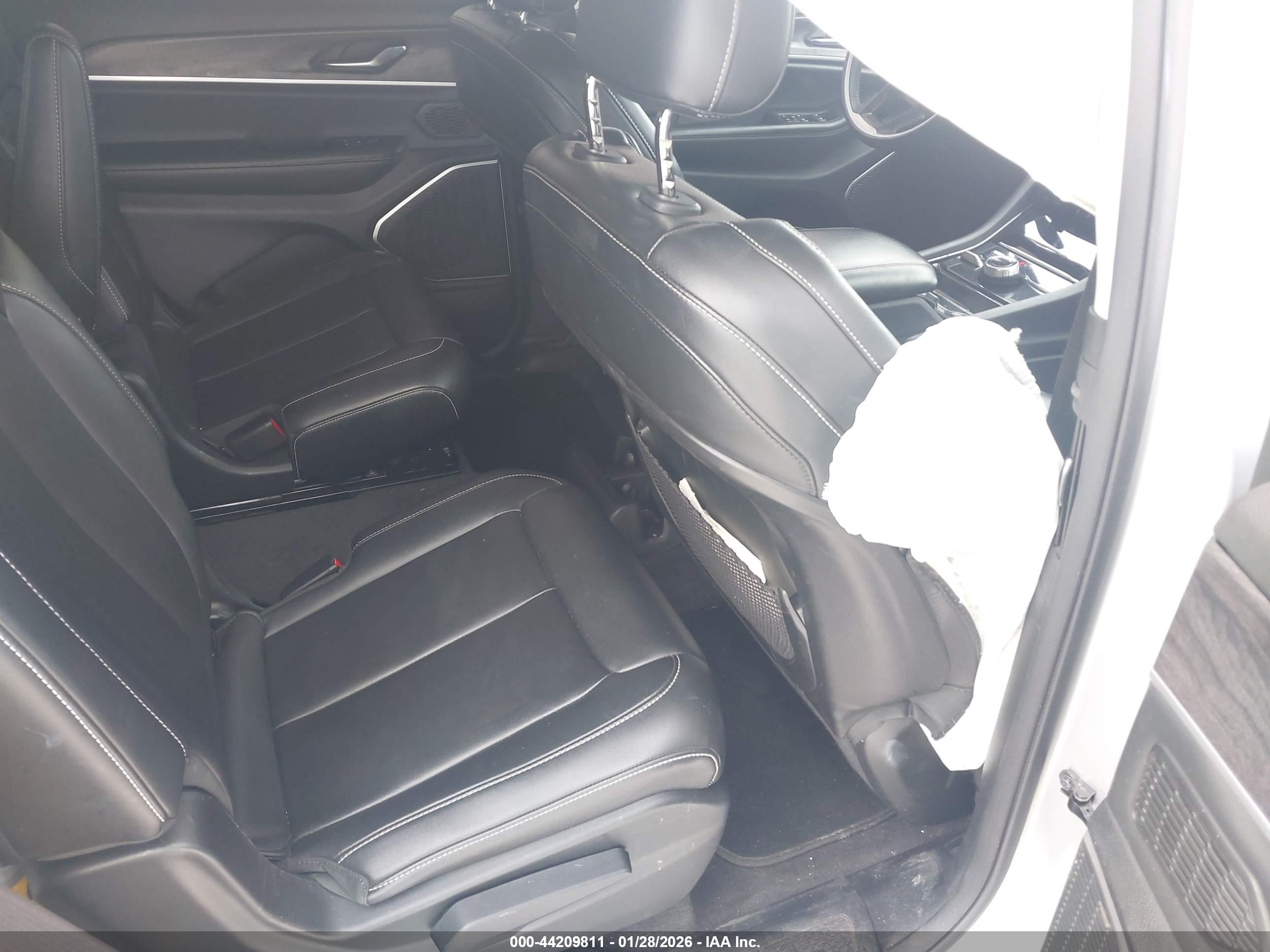JEEP GRAND image 8