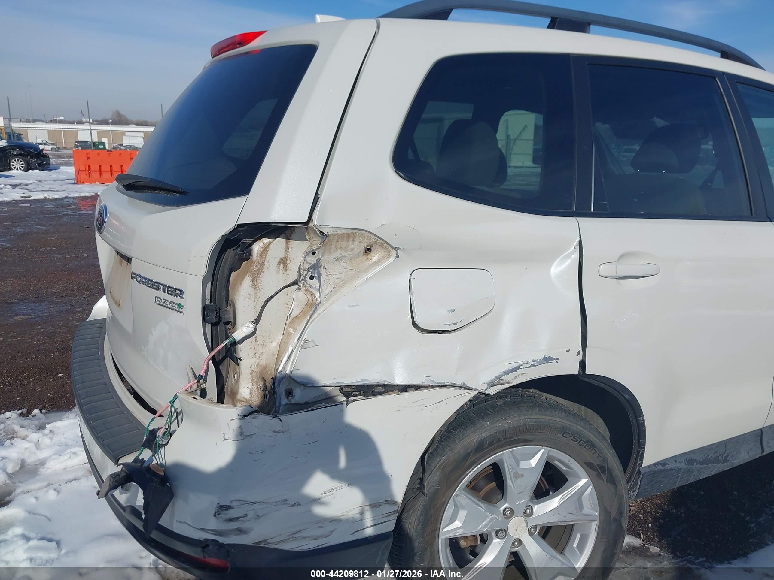 SUBARU FORESTER image 6