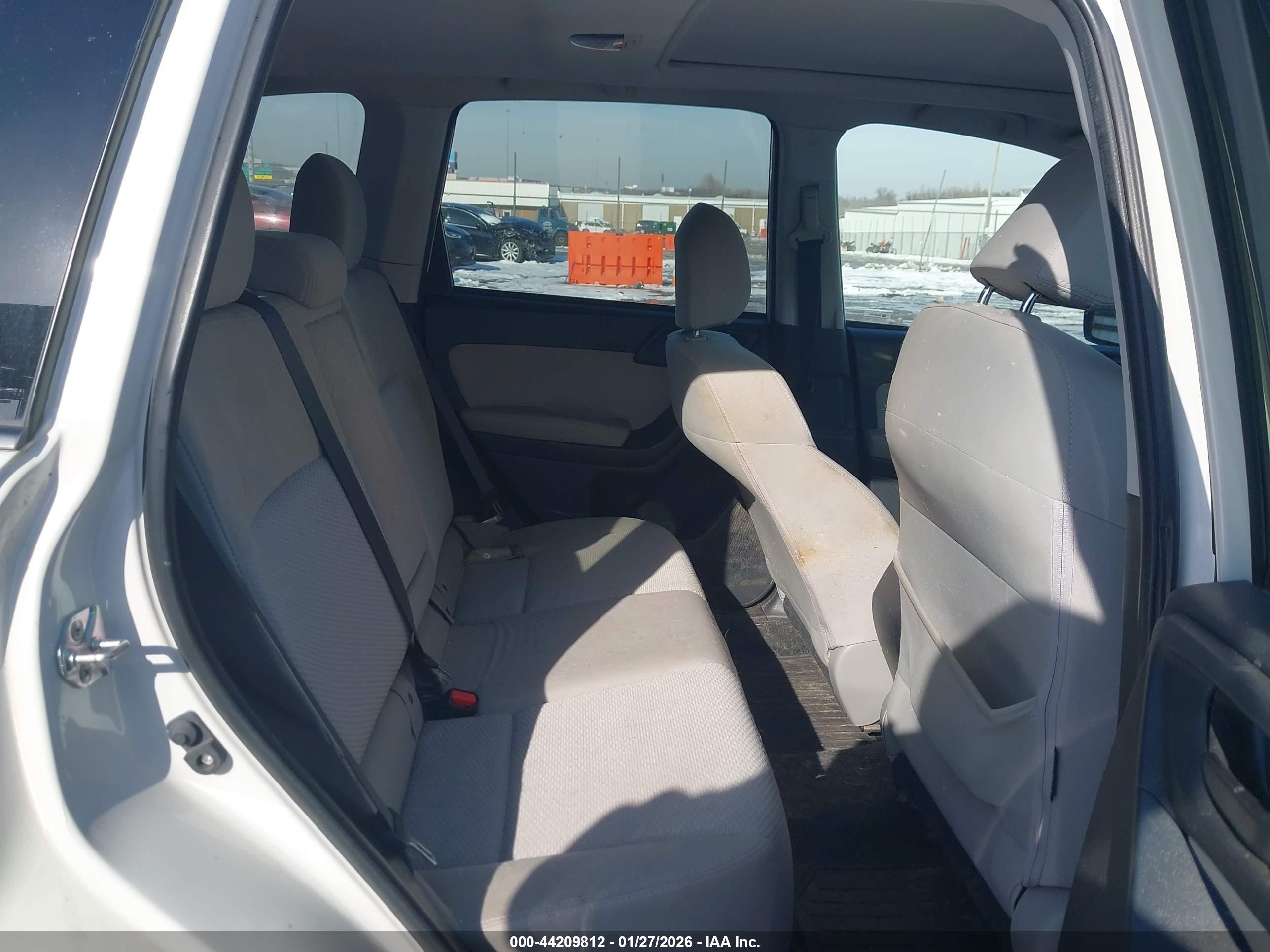 SUBARU FORESTER image 8