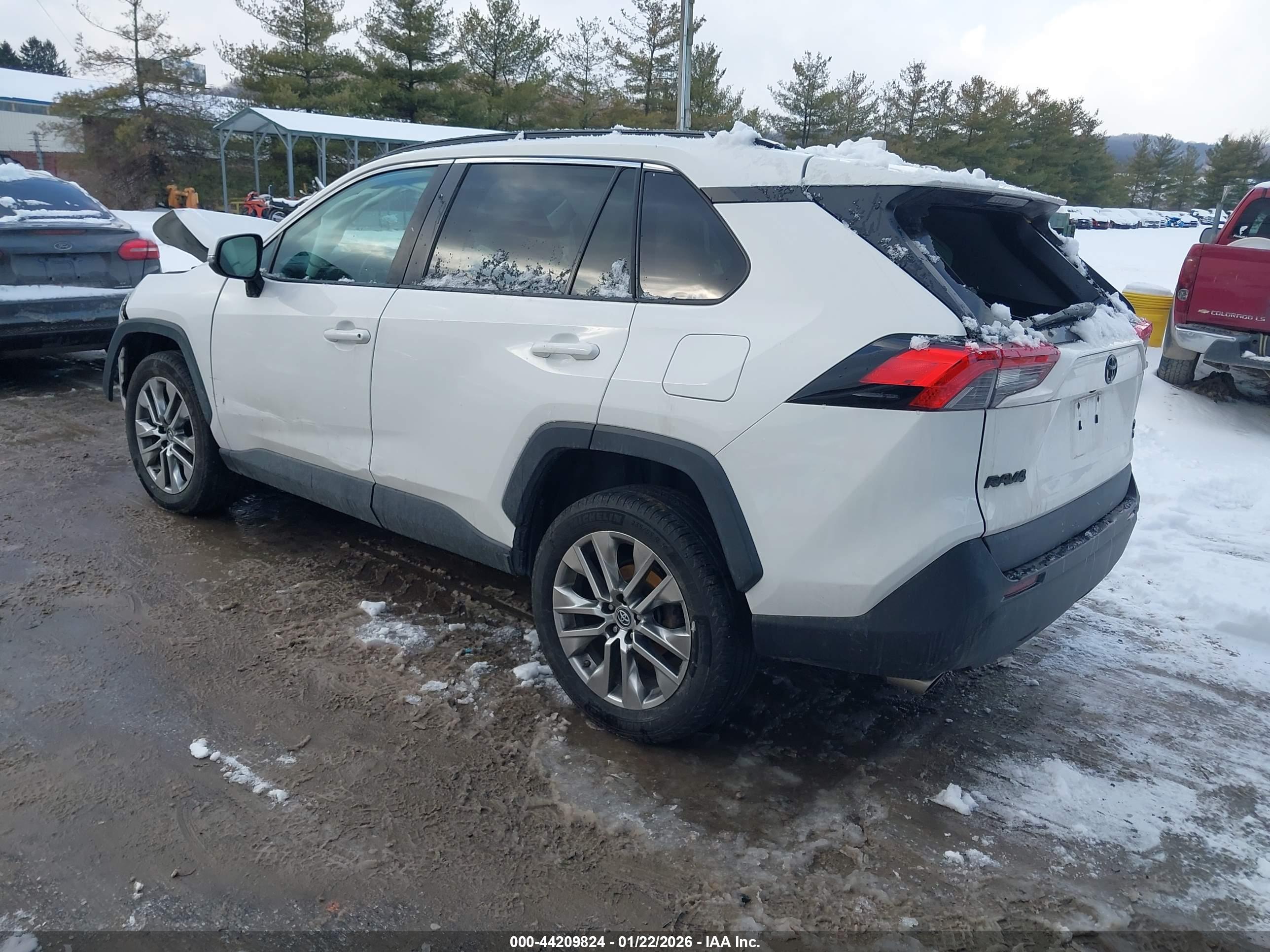 TOYOTA RAV4 image 3