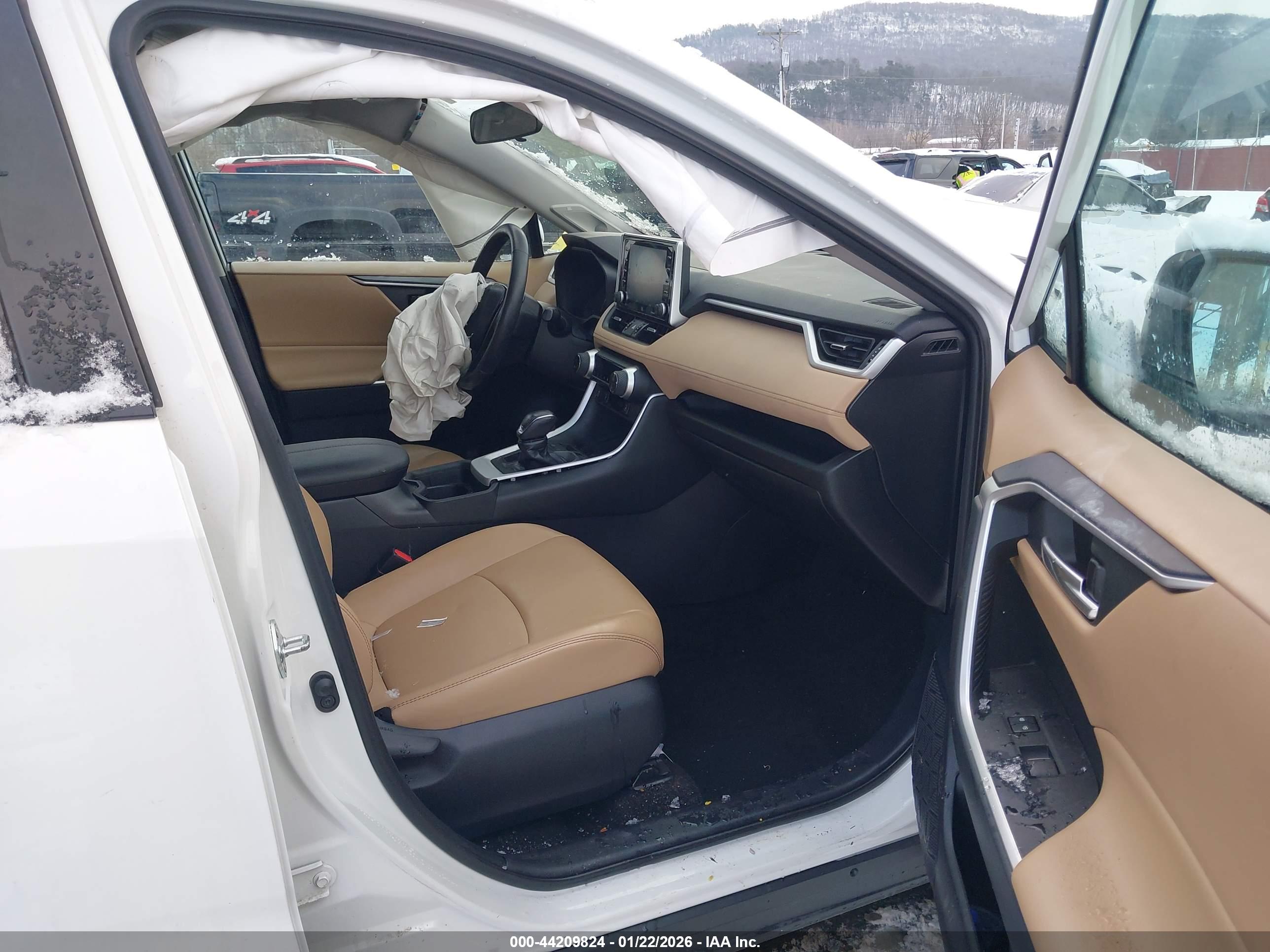 TOYOTA RAV4 image 5