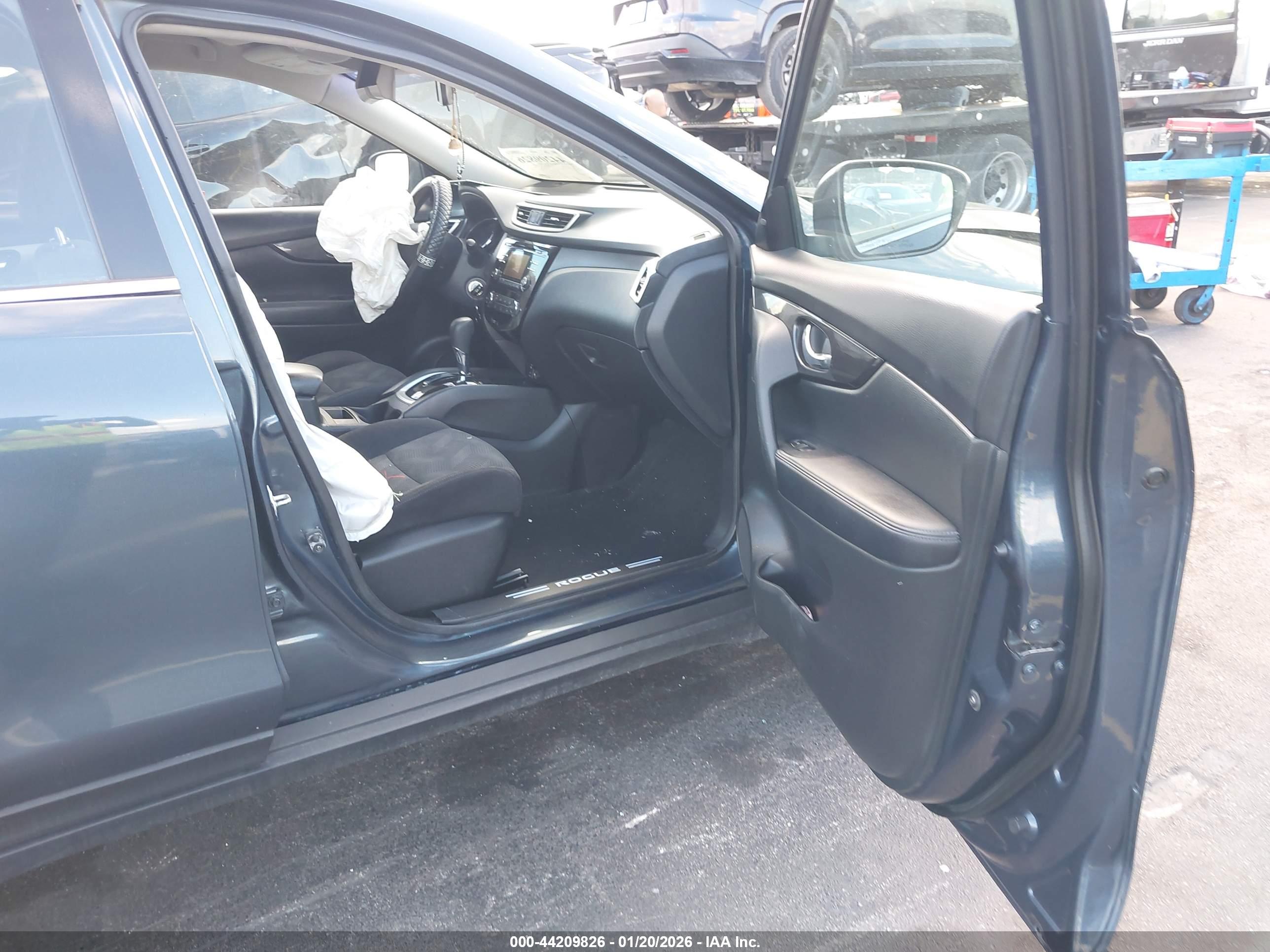 NISSAN ROGUE image 5