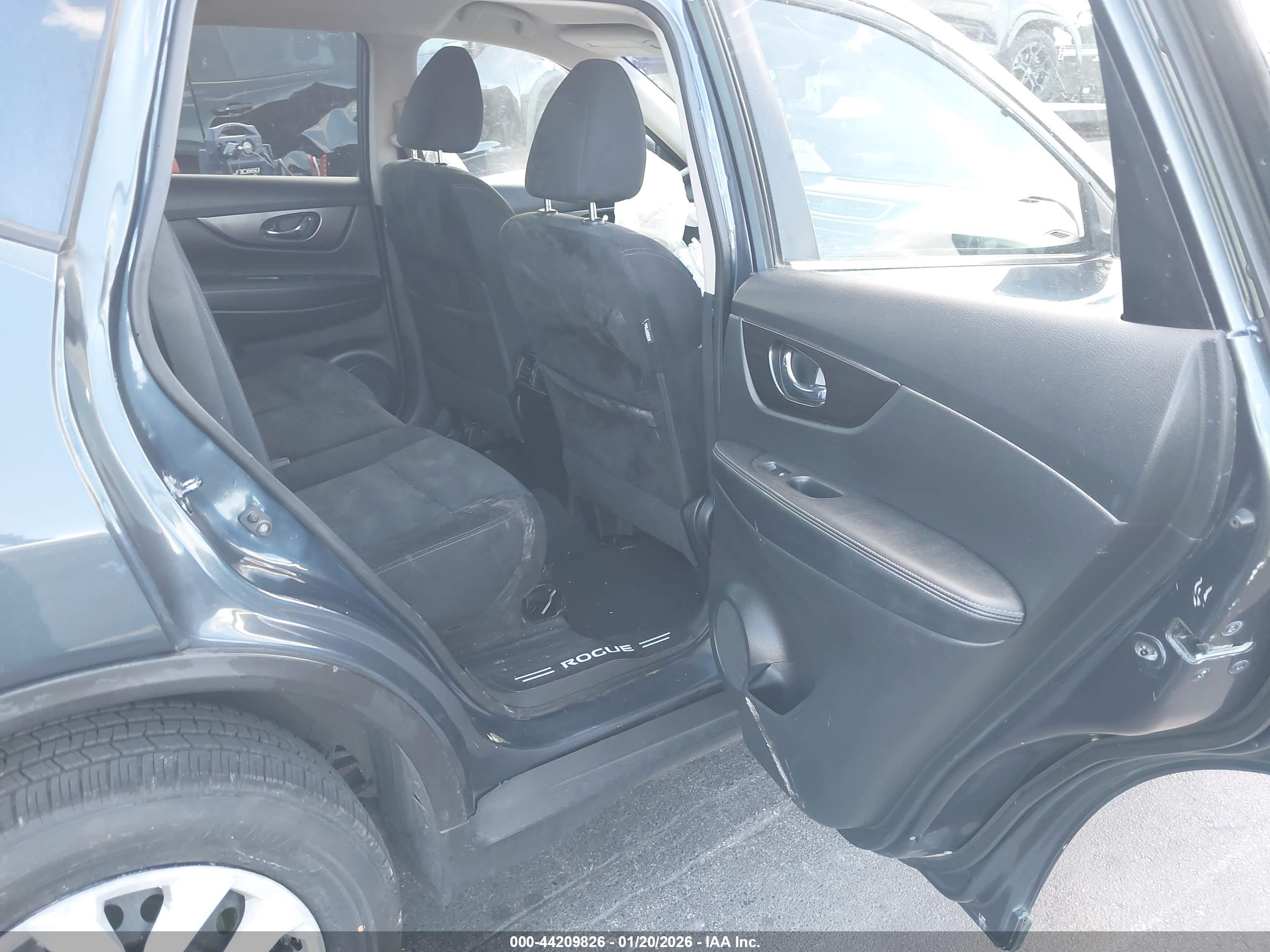 NISSAN ROGUE image 8