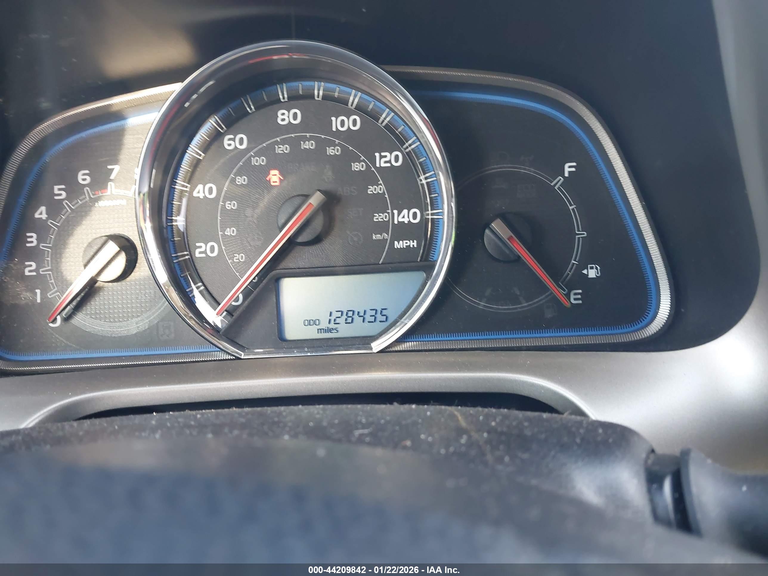 TOYOTA RAV4 image 7