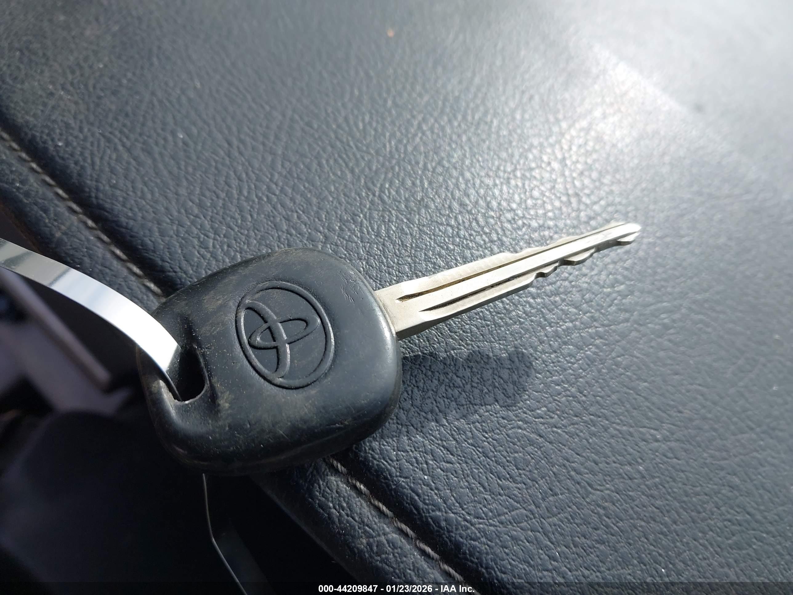 TOYOTA CAMRY image 11