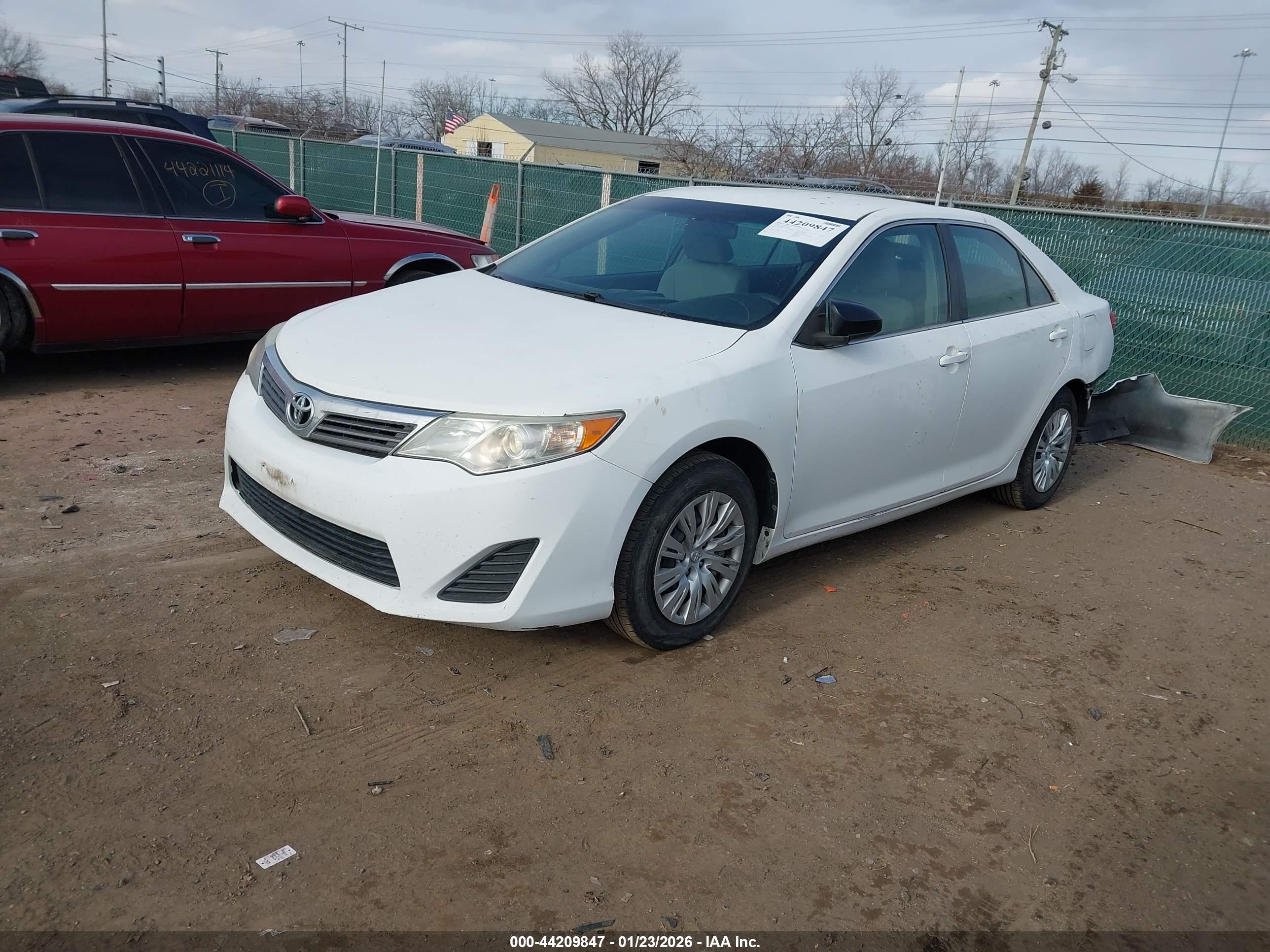 TOYOTA CAMRY image 2