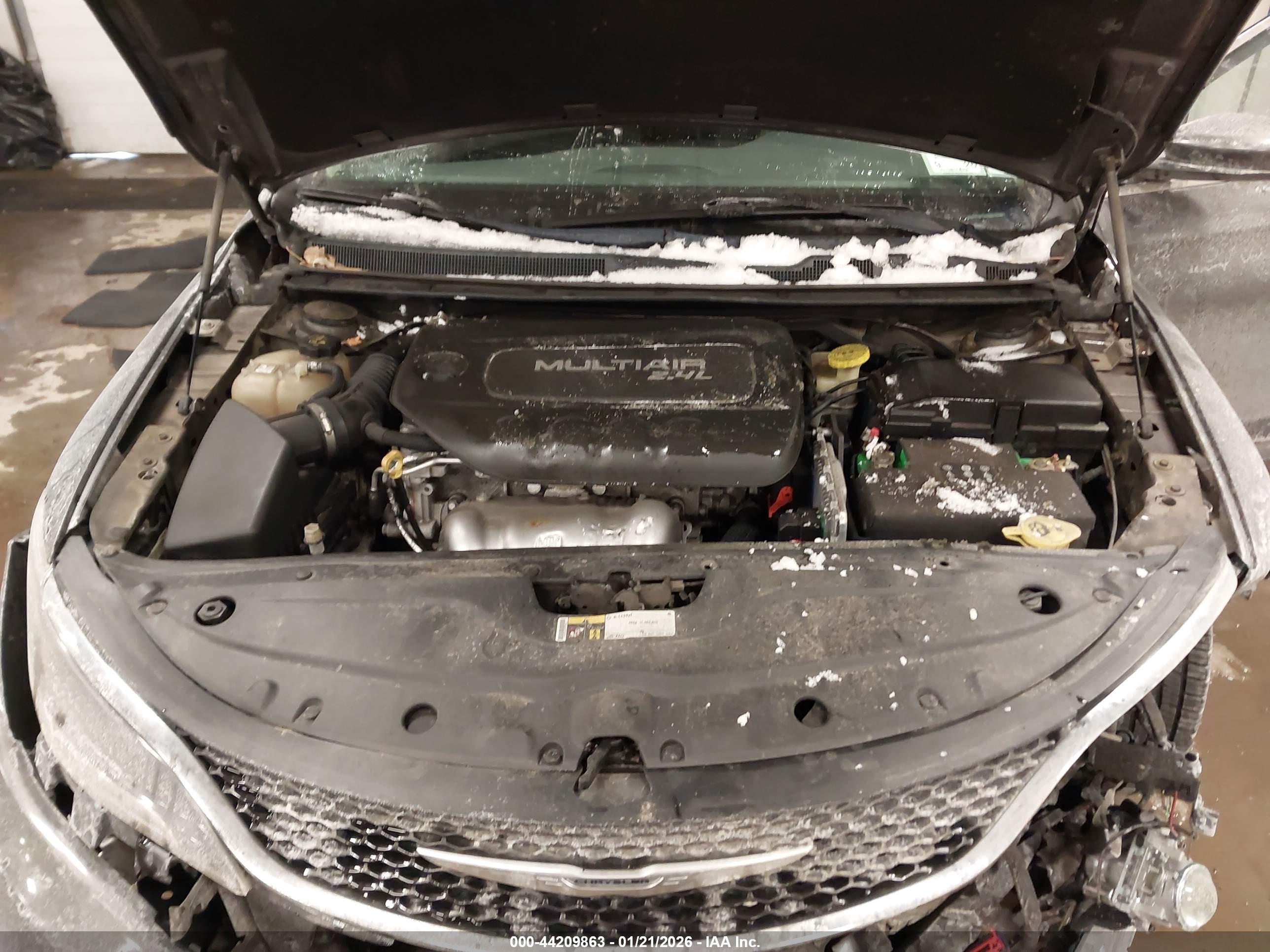 CHRYSLER 200 image 10