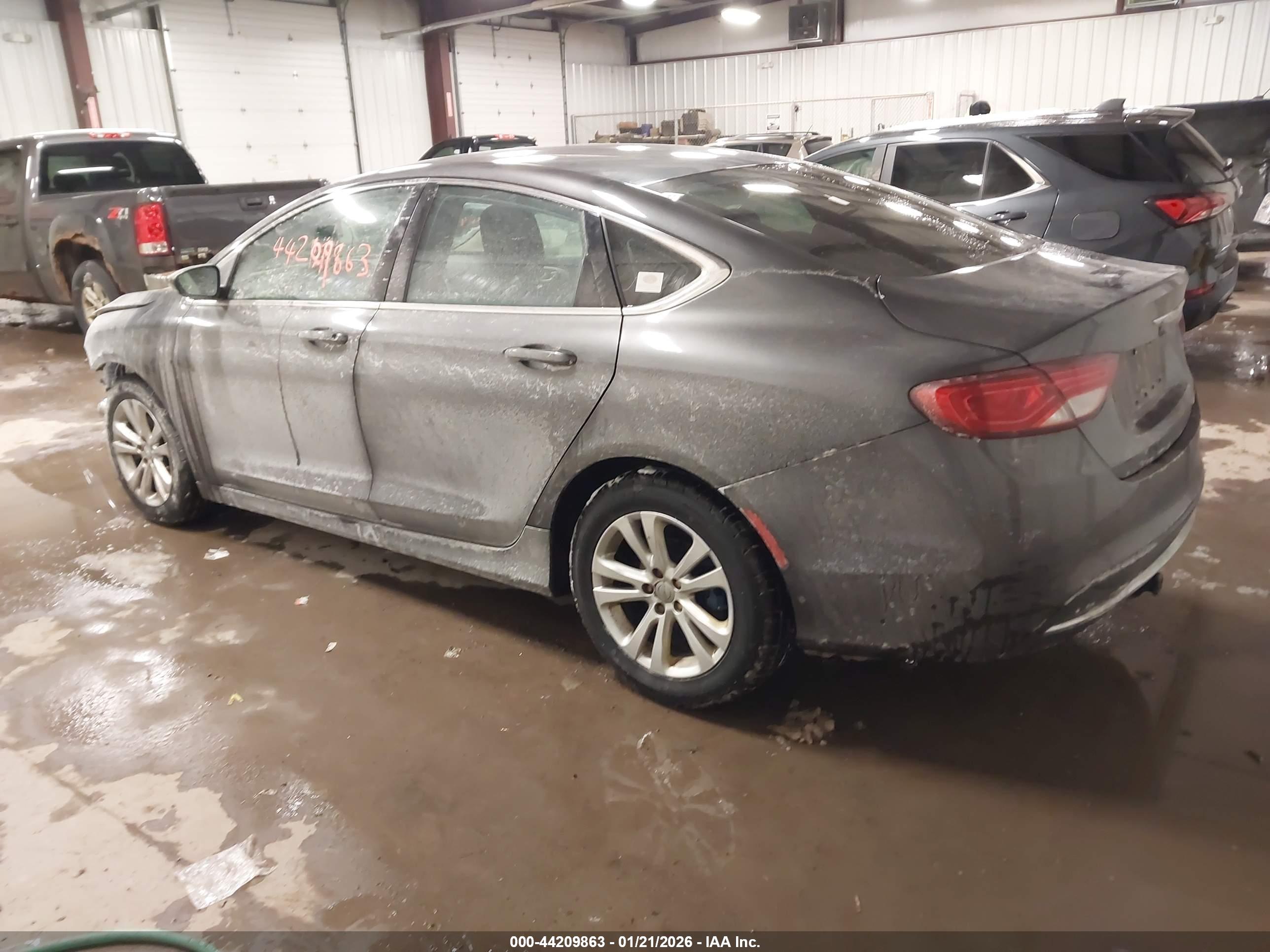 CHRYSLER 200 image 3