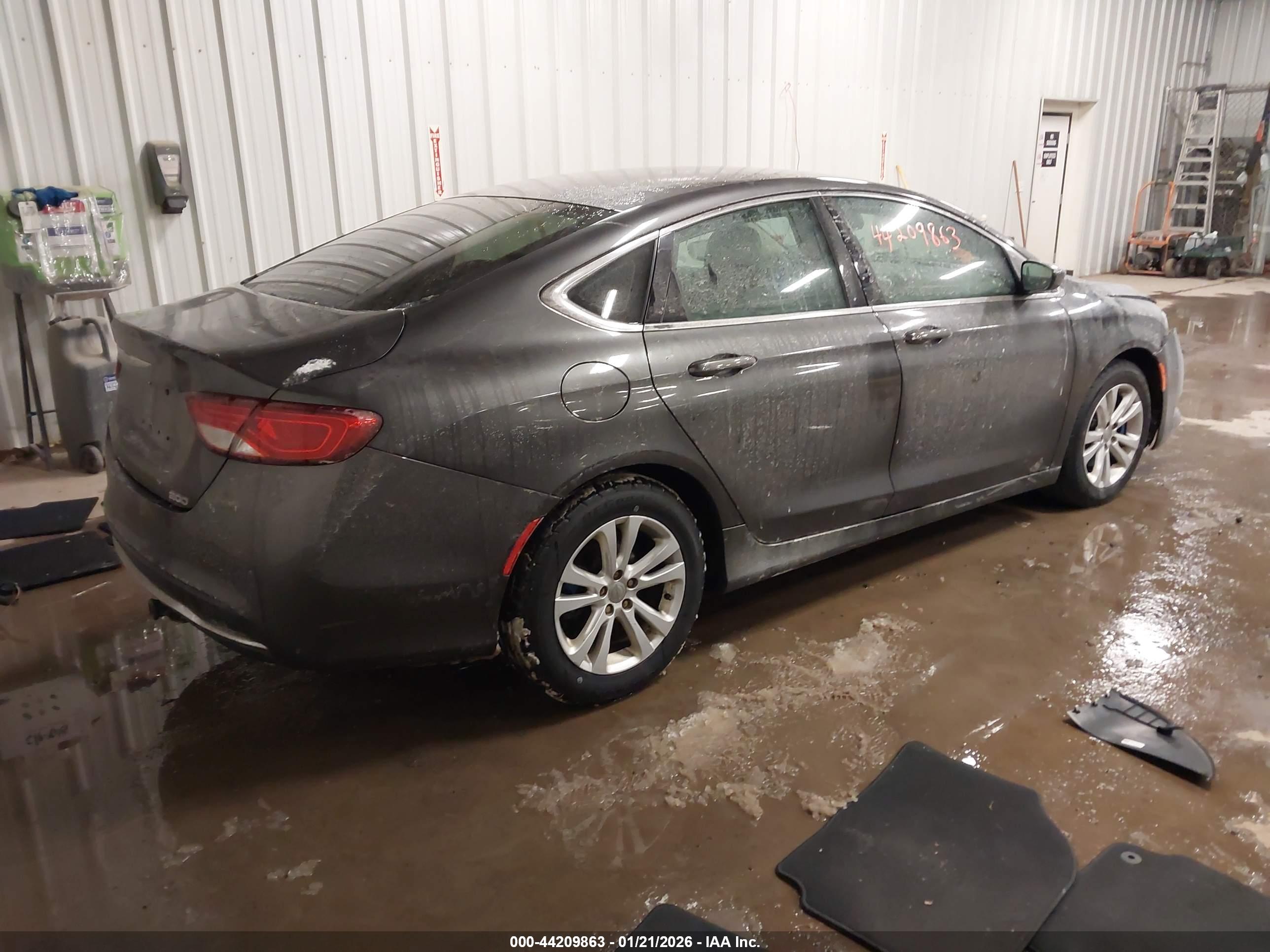 CHRYSLER 200 image 4