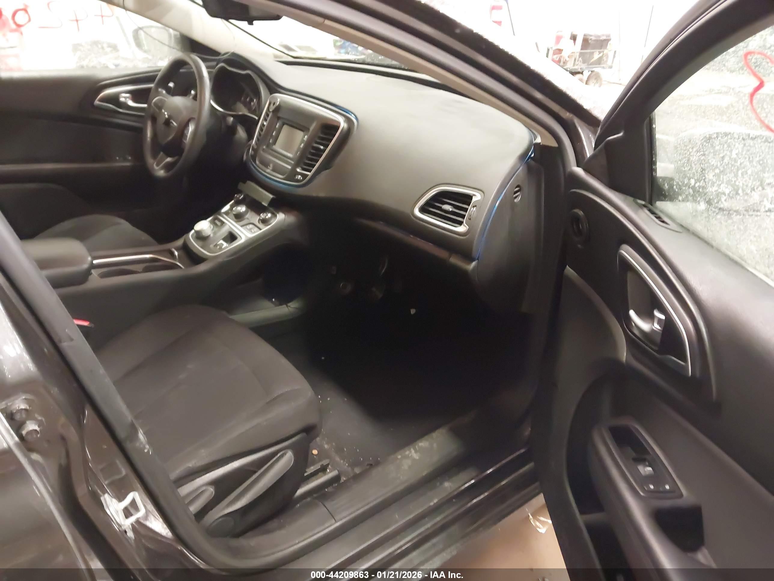 CHRYSLER 200 image 5