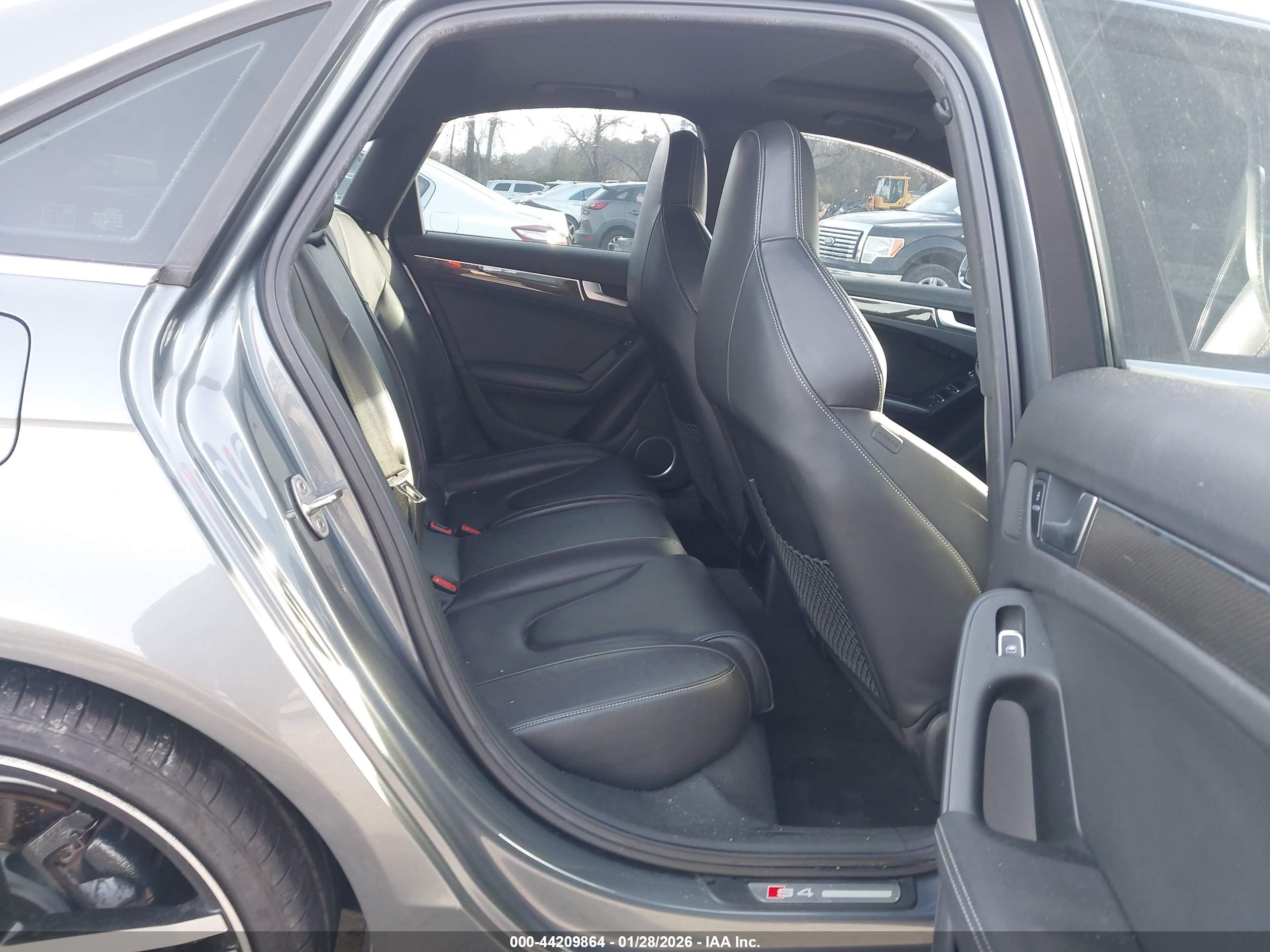 AUDI S4 image 8
