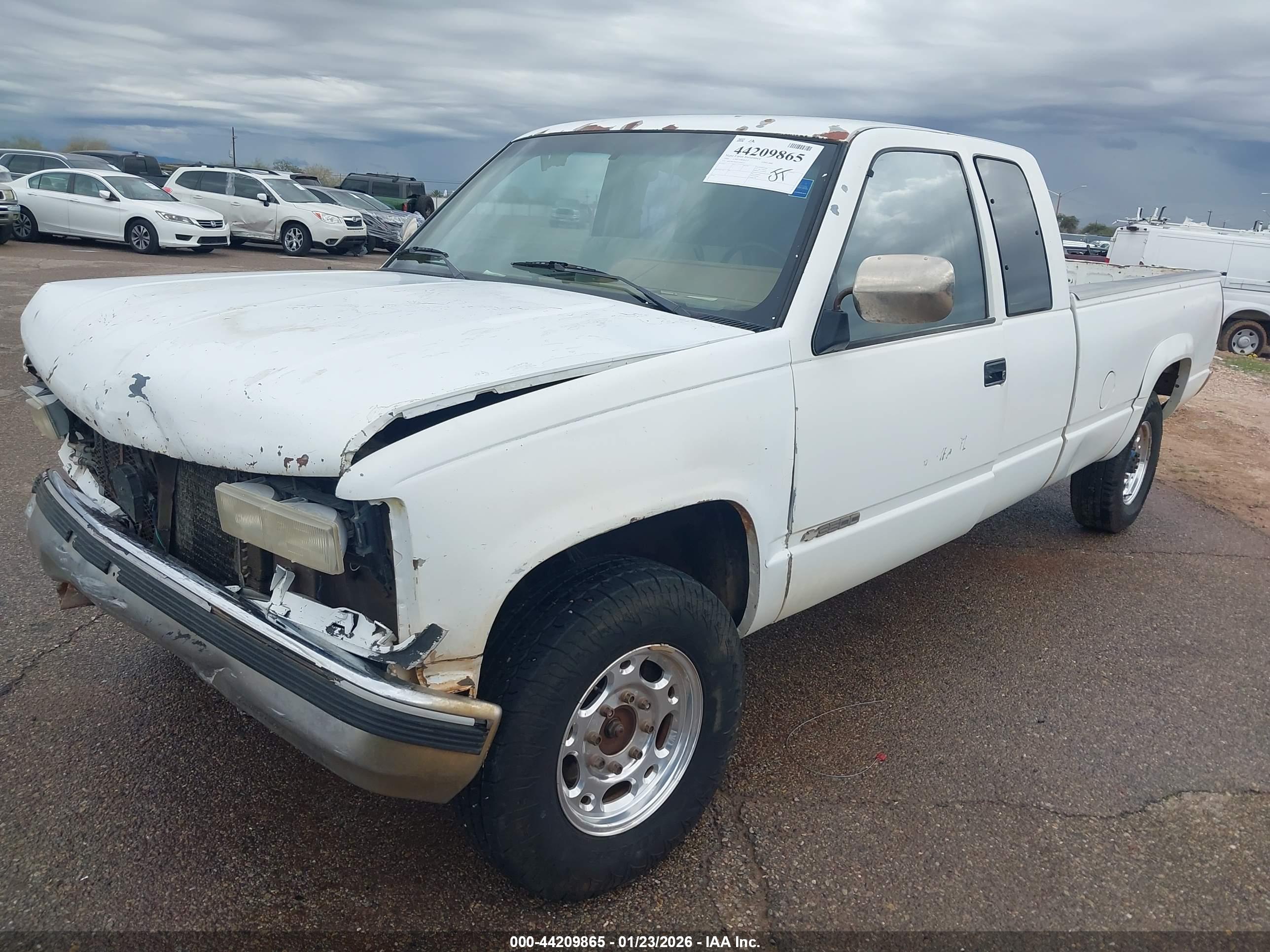 CHEVROLET GMT-400 image 2