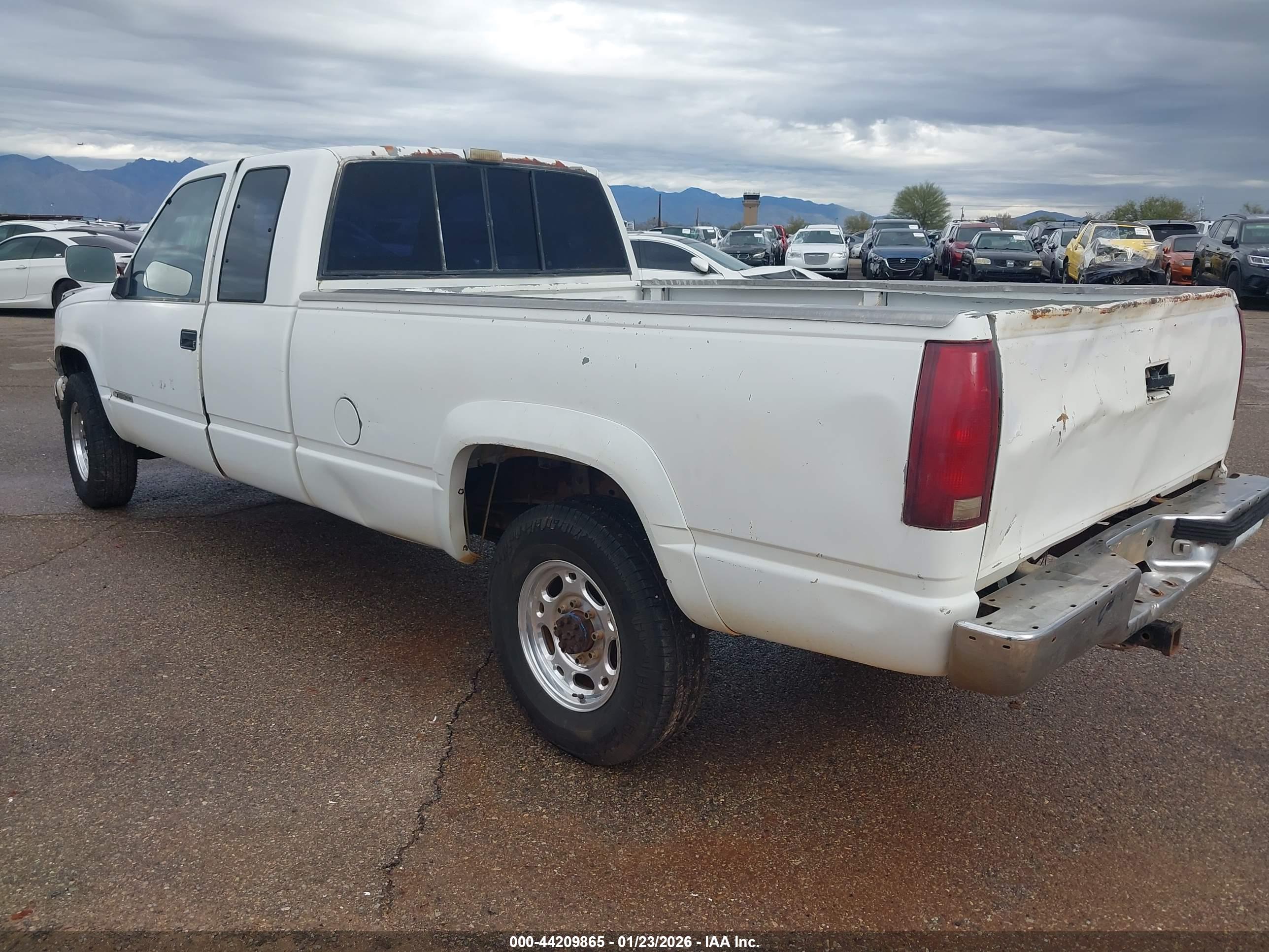 CHEVROLET GMT-400 image 3