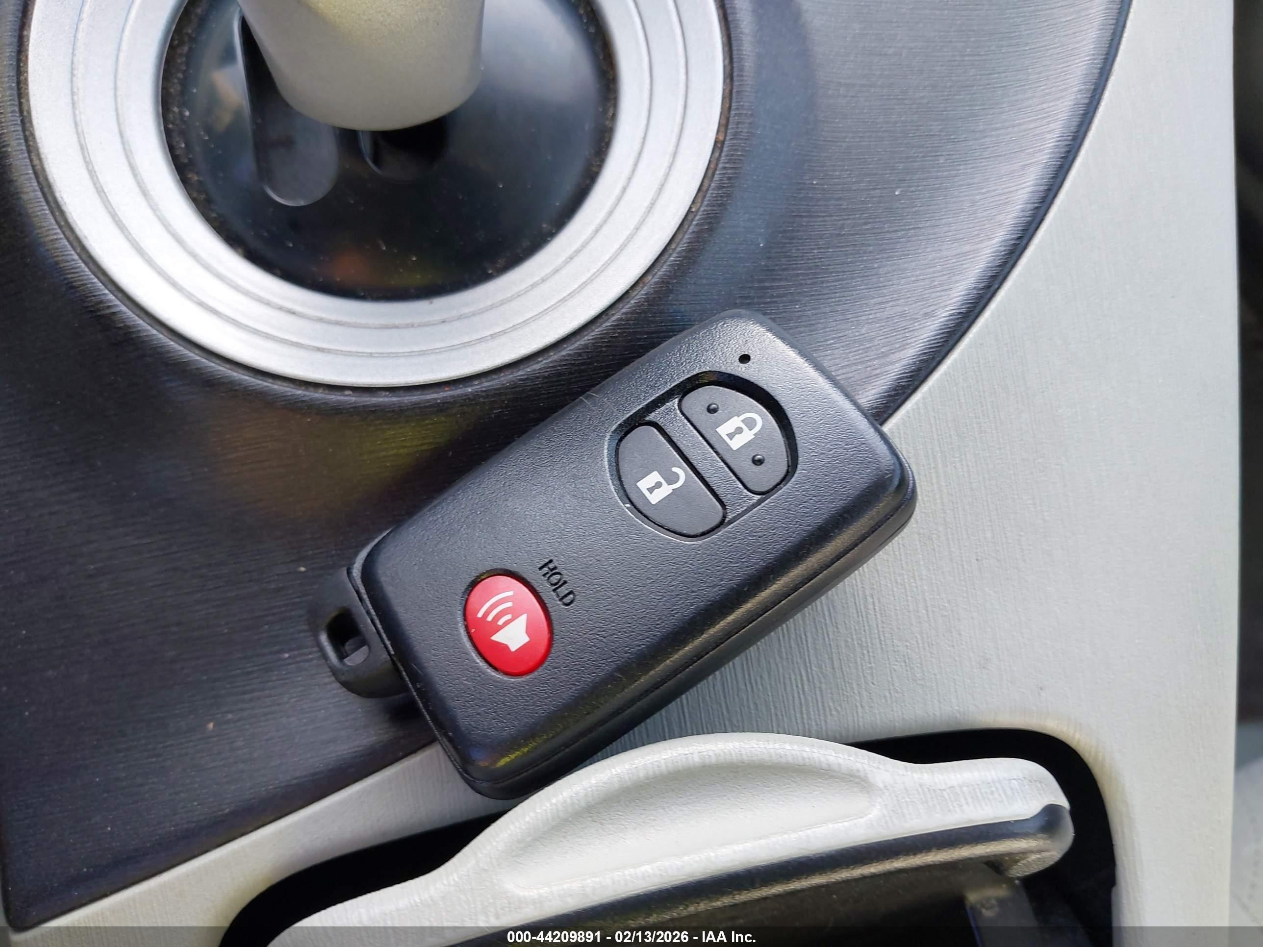 TOYOTA PRIUS image 11