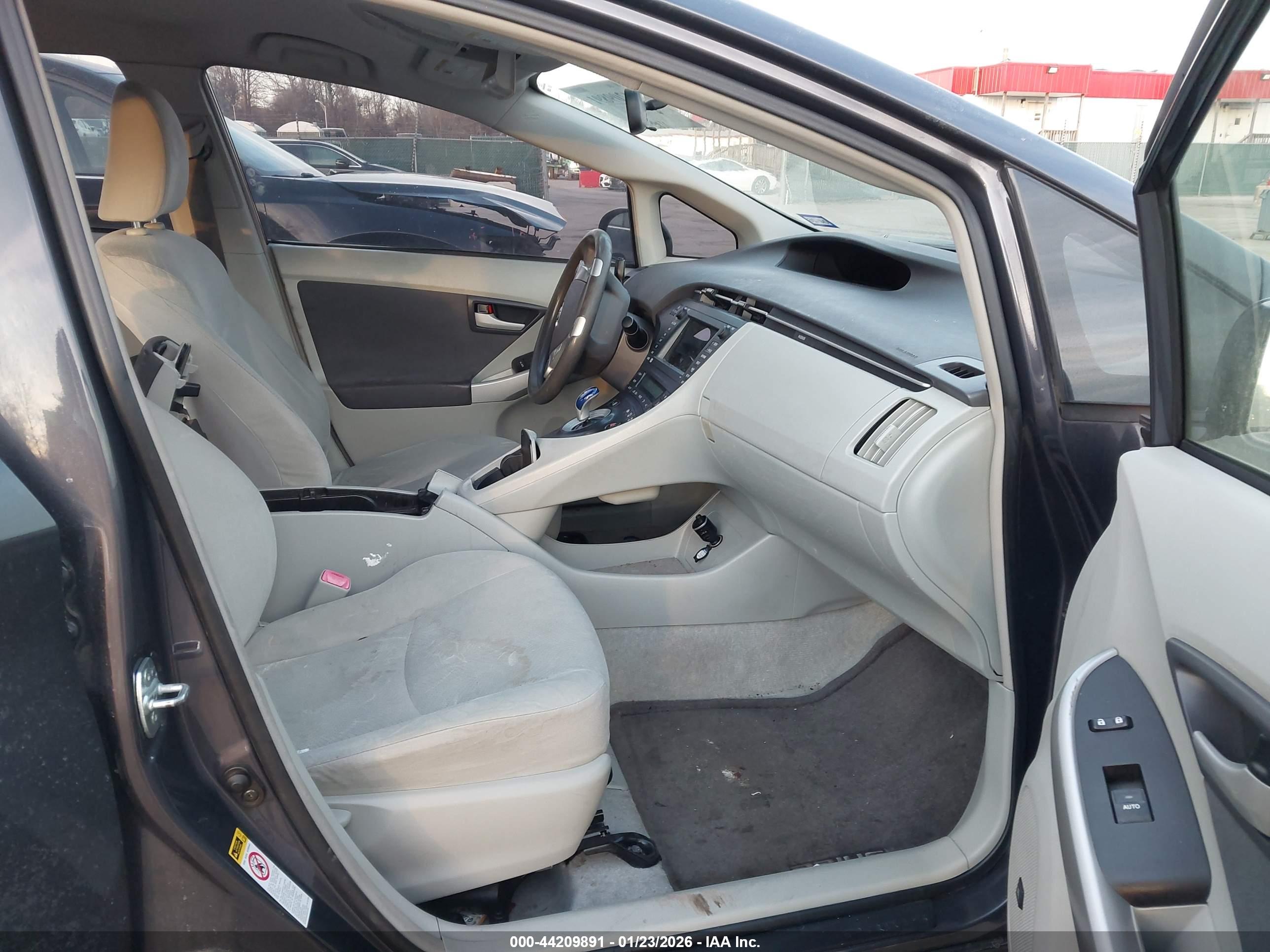 TOYOTA PRIUS image 5
