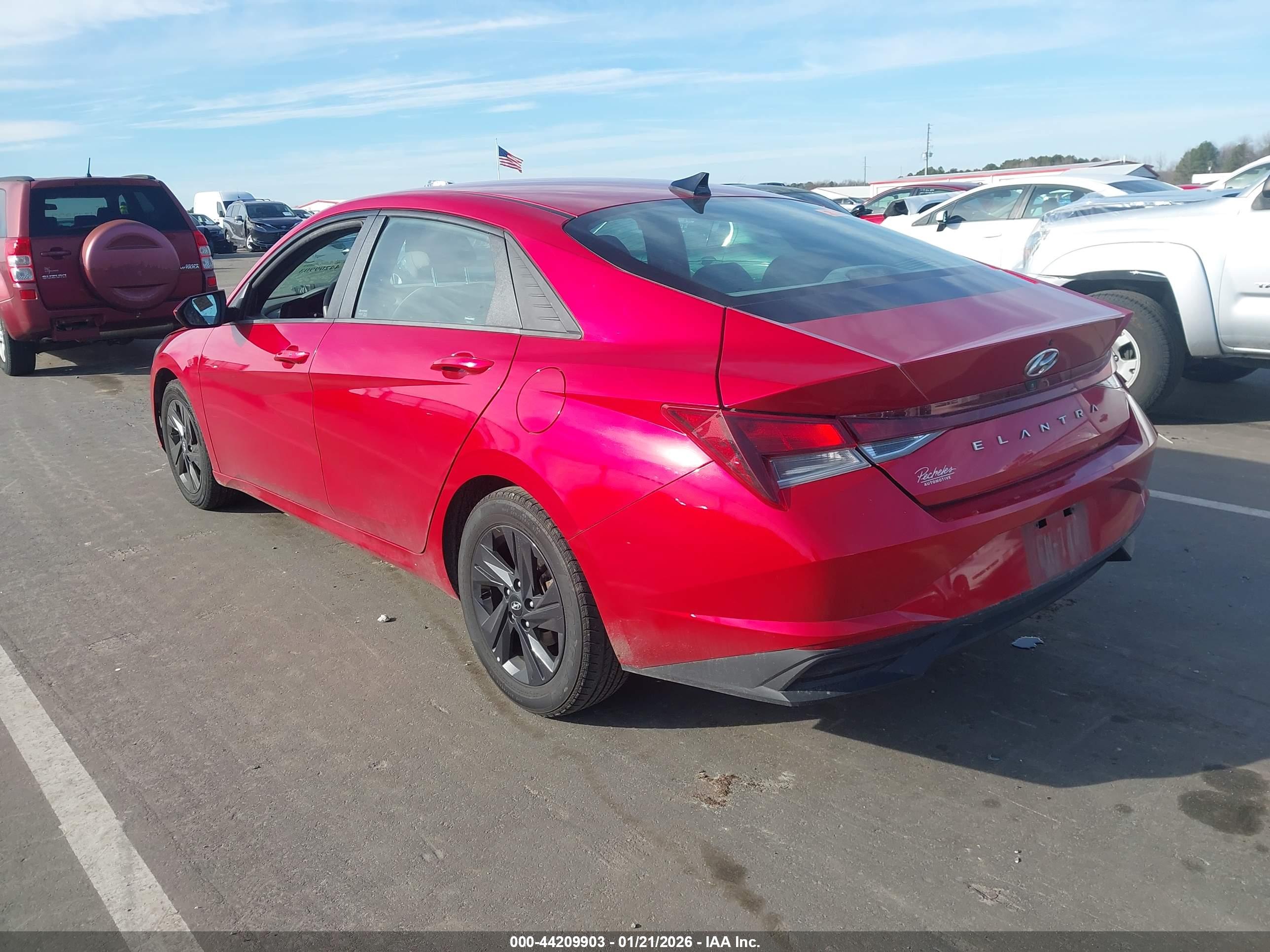 HYUNDAI ELANTRA image 3