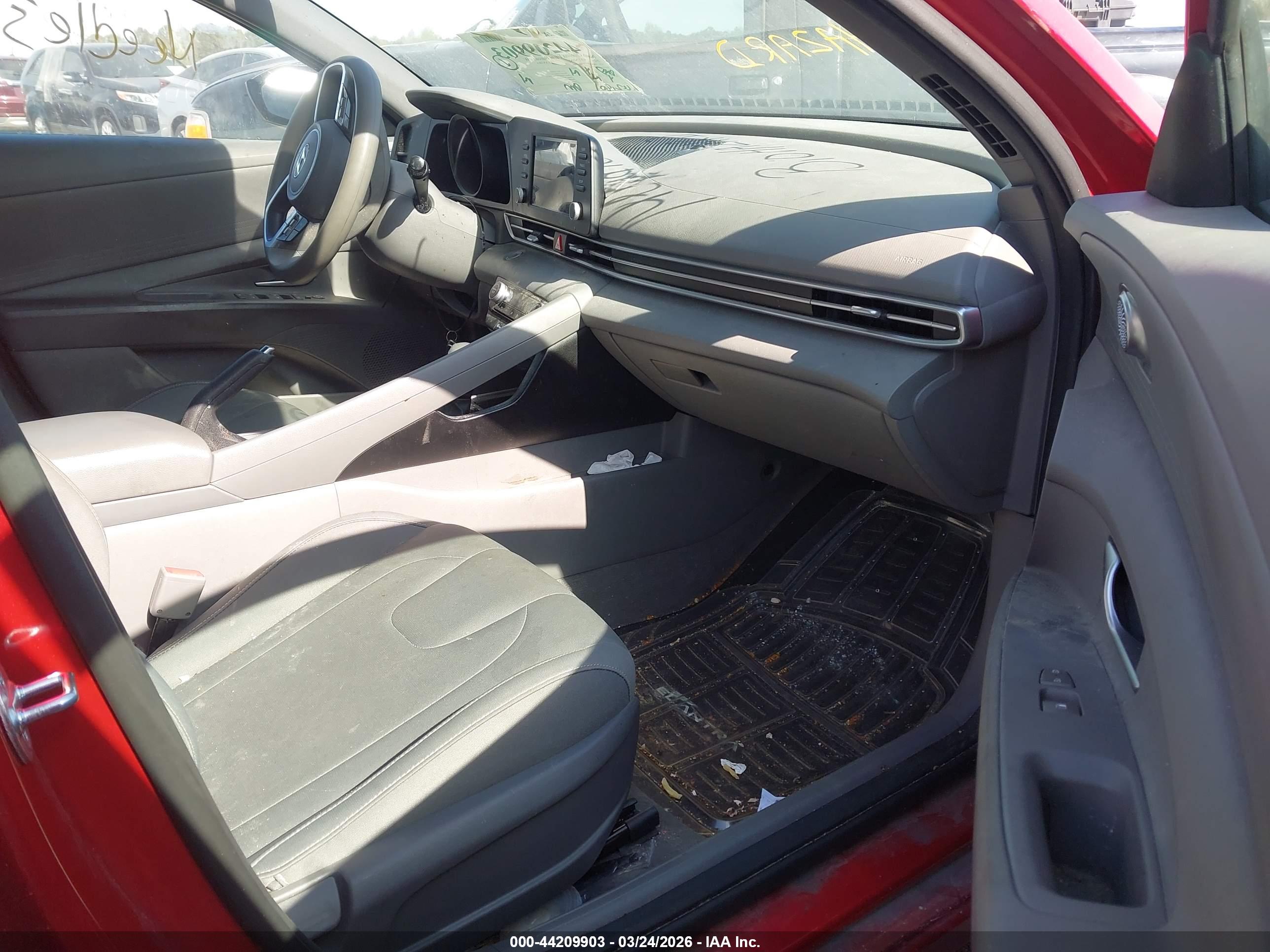 HYUNDAI ELANTRA image 5