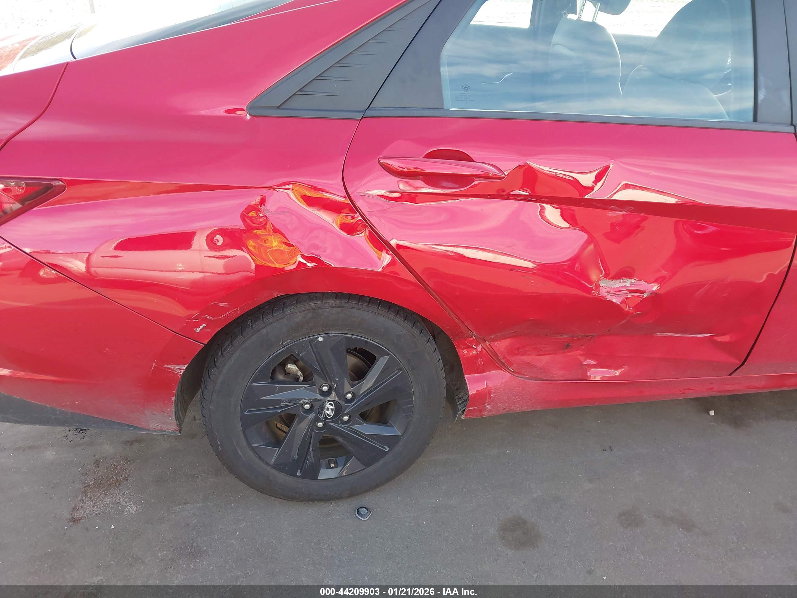 HYUNDAI ELANTRA image 6