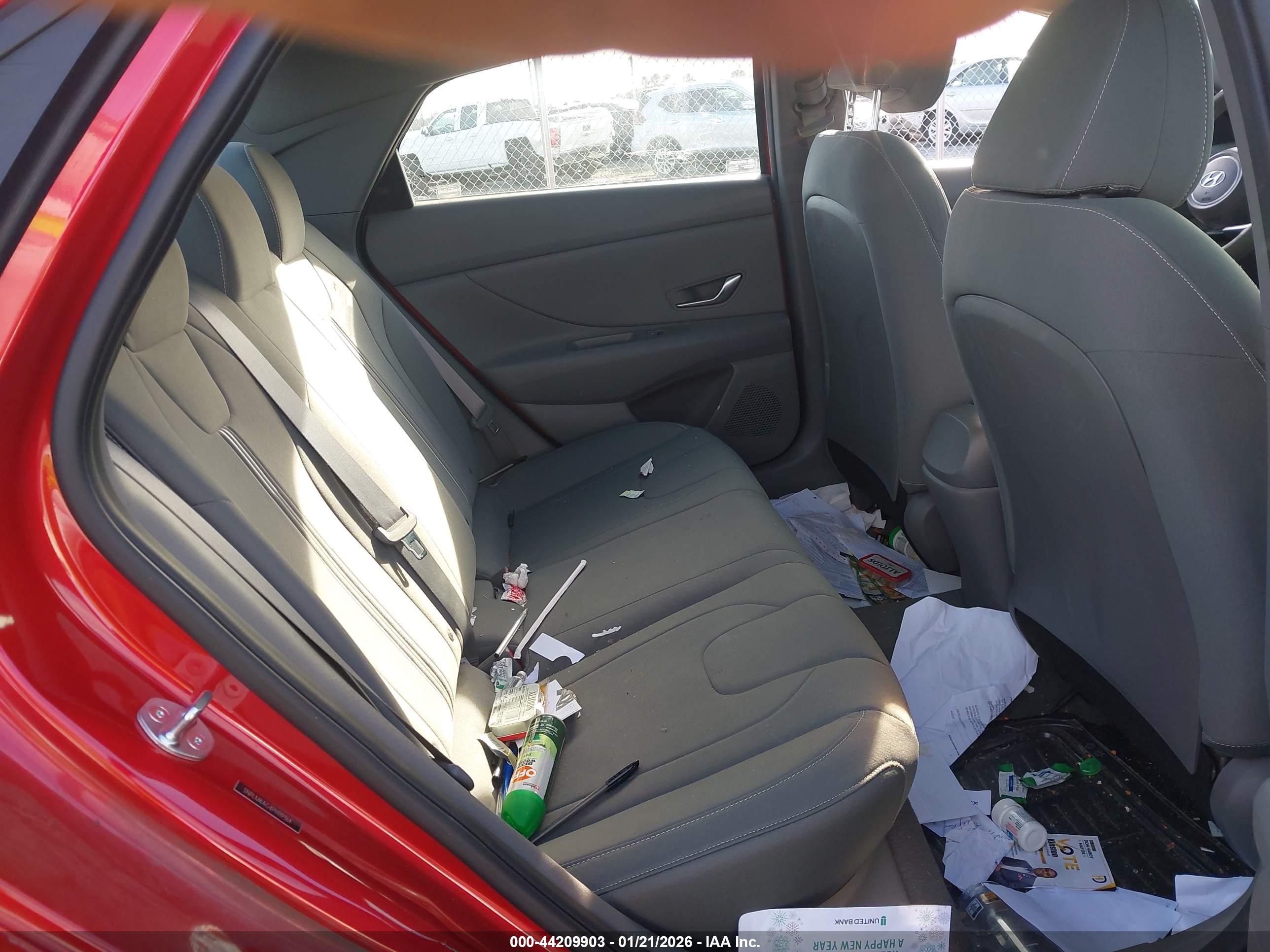 HYUNDAI ELANTRA image 8