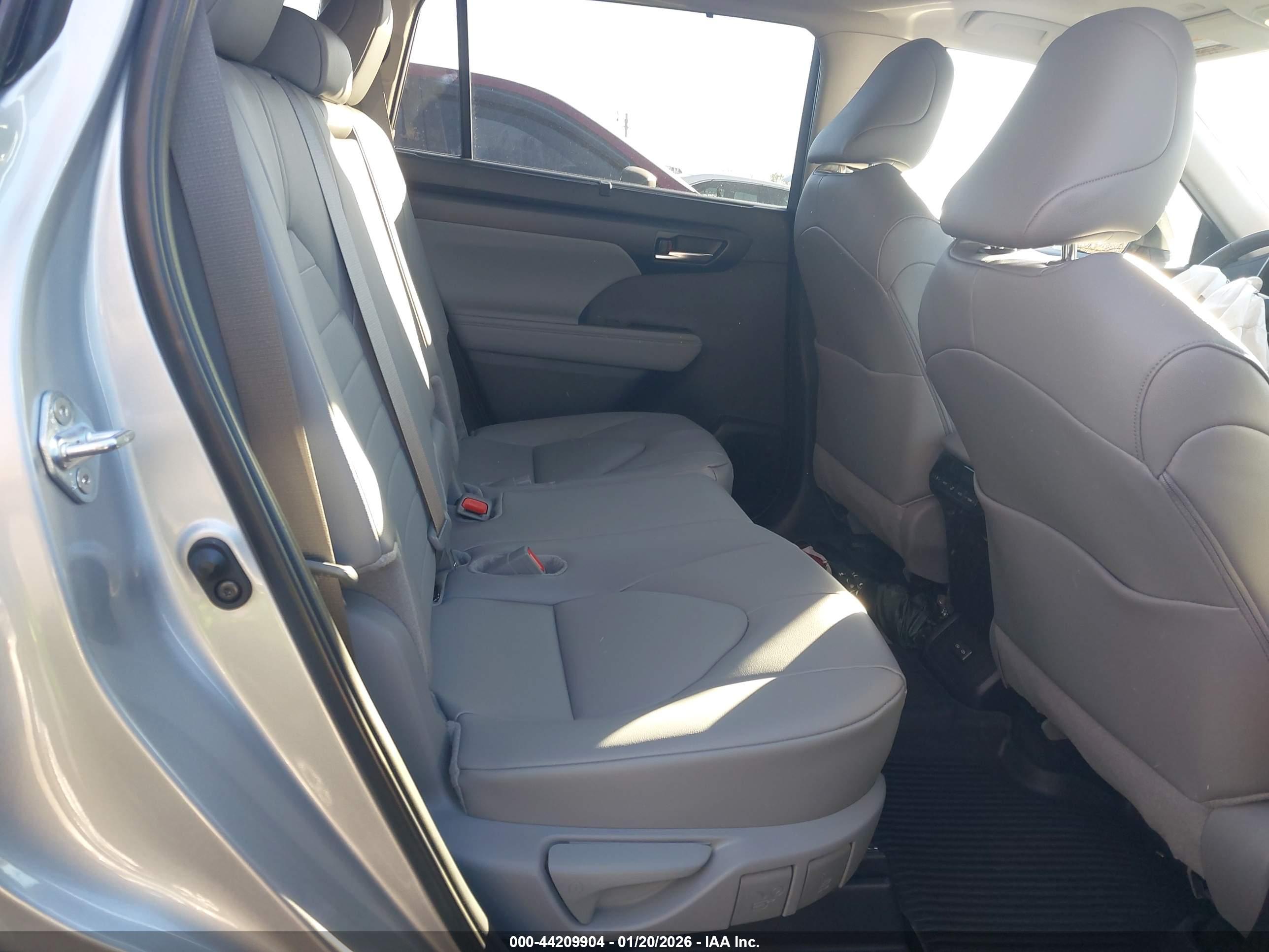 TOYOTA HIGHLANDER image 8