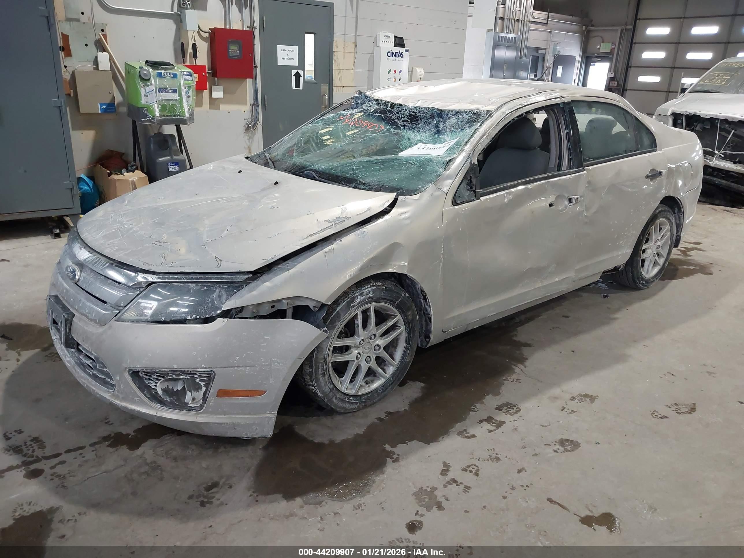 FORD FUSION image 2