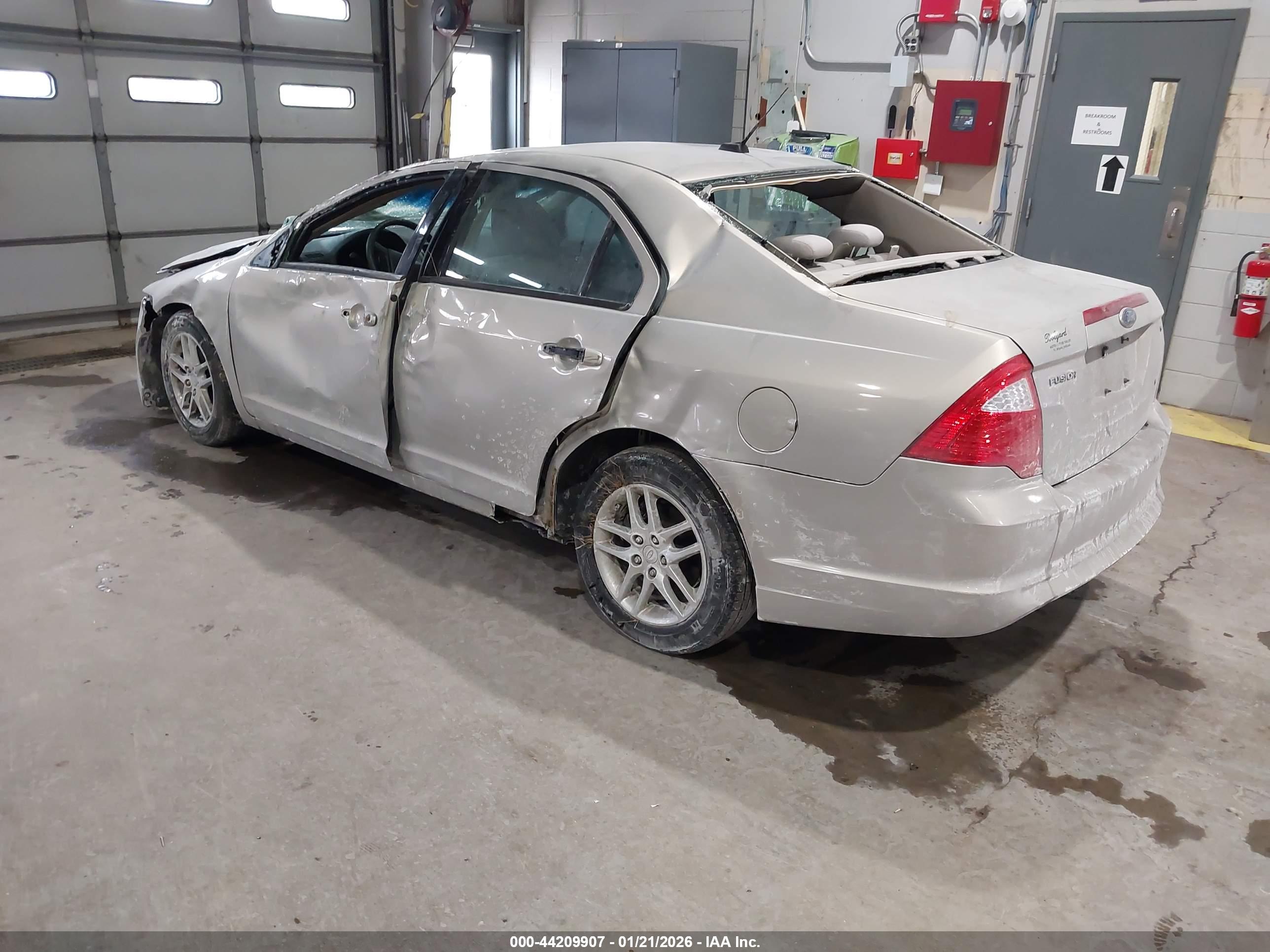FORD FUSION image 3