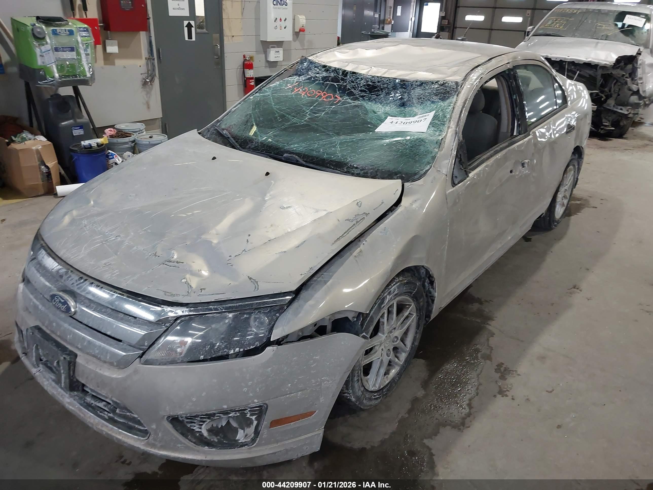 FORD FUSION image 6