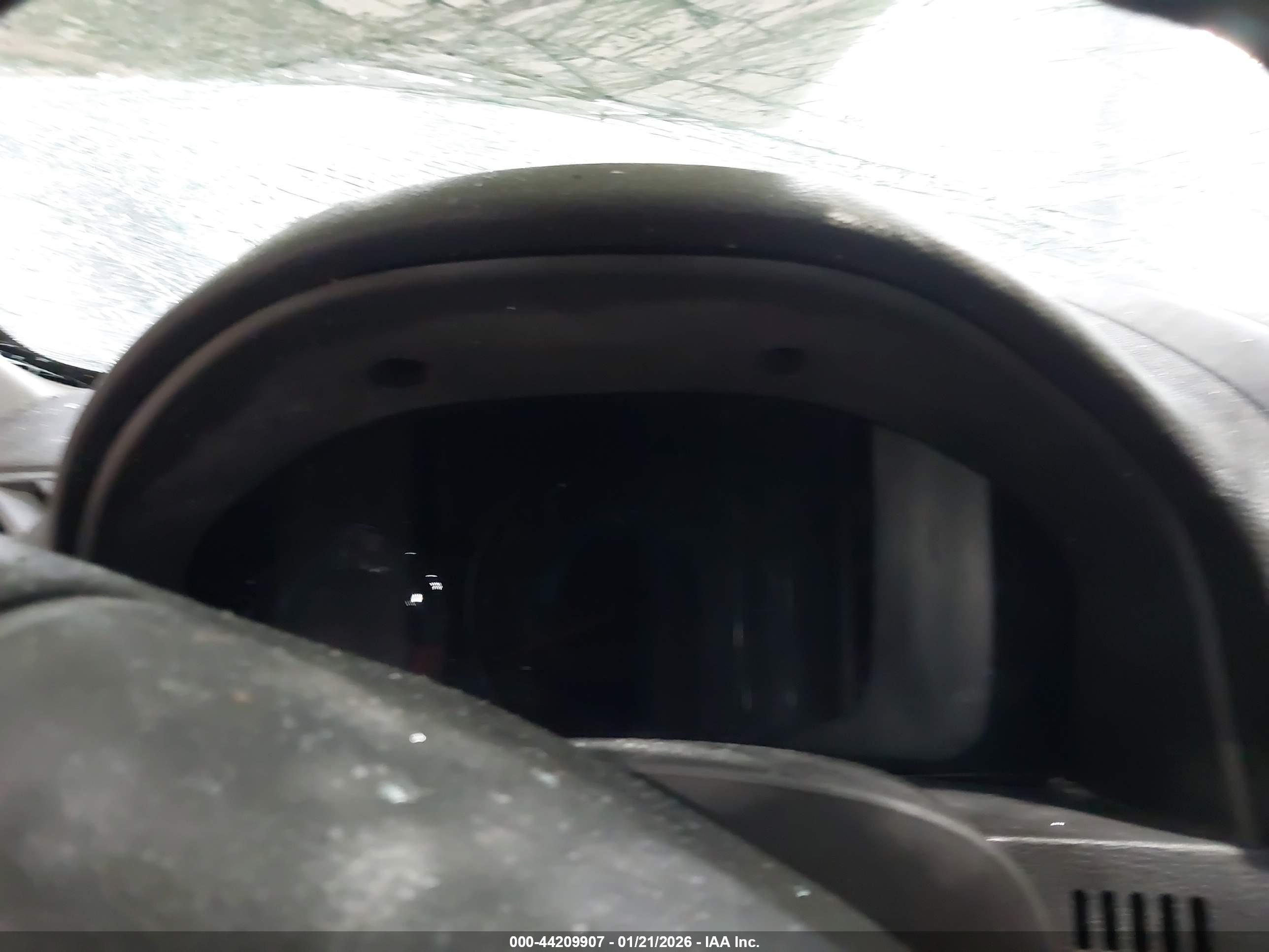 FORD FUSION image 7