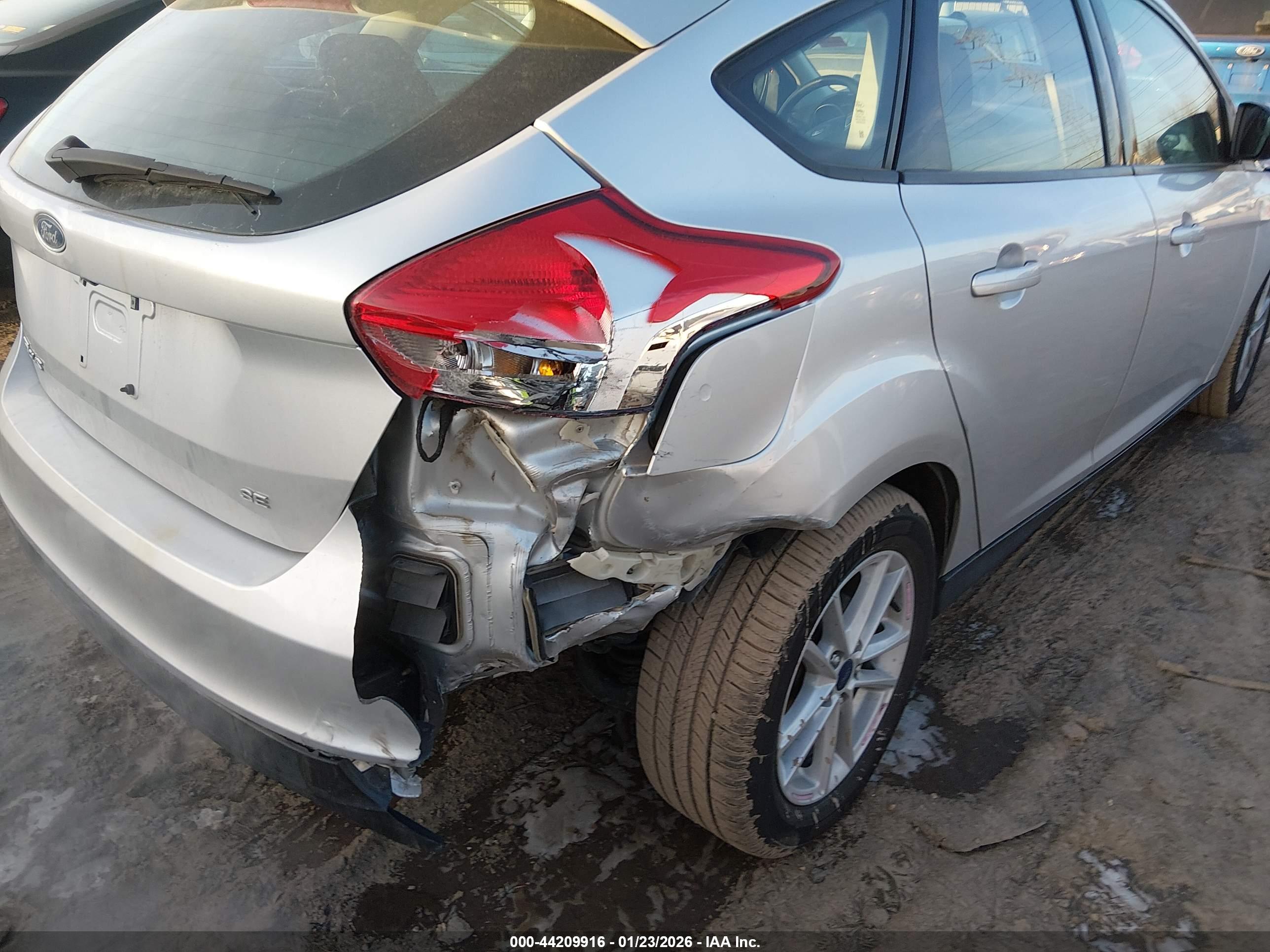 FORD FOCUS image 6