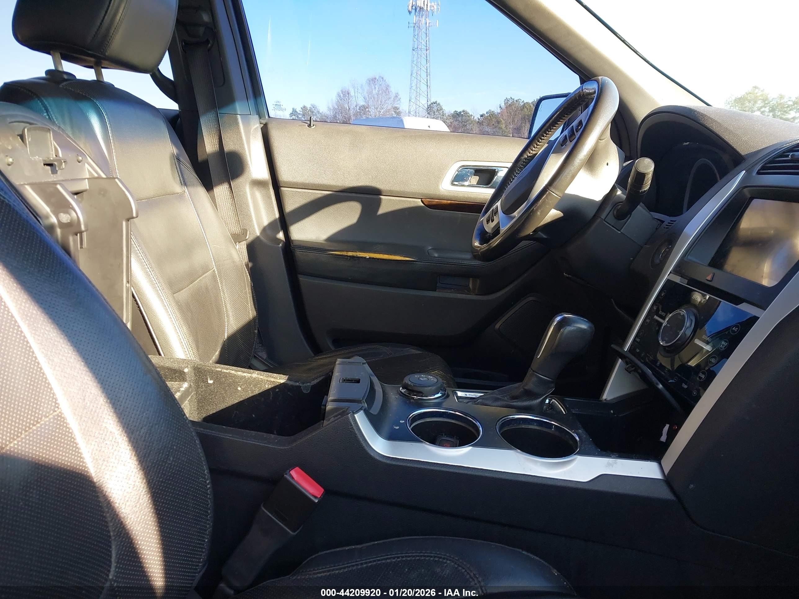 FORD EXPLORER image 5